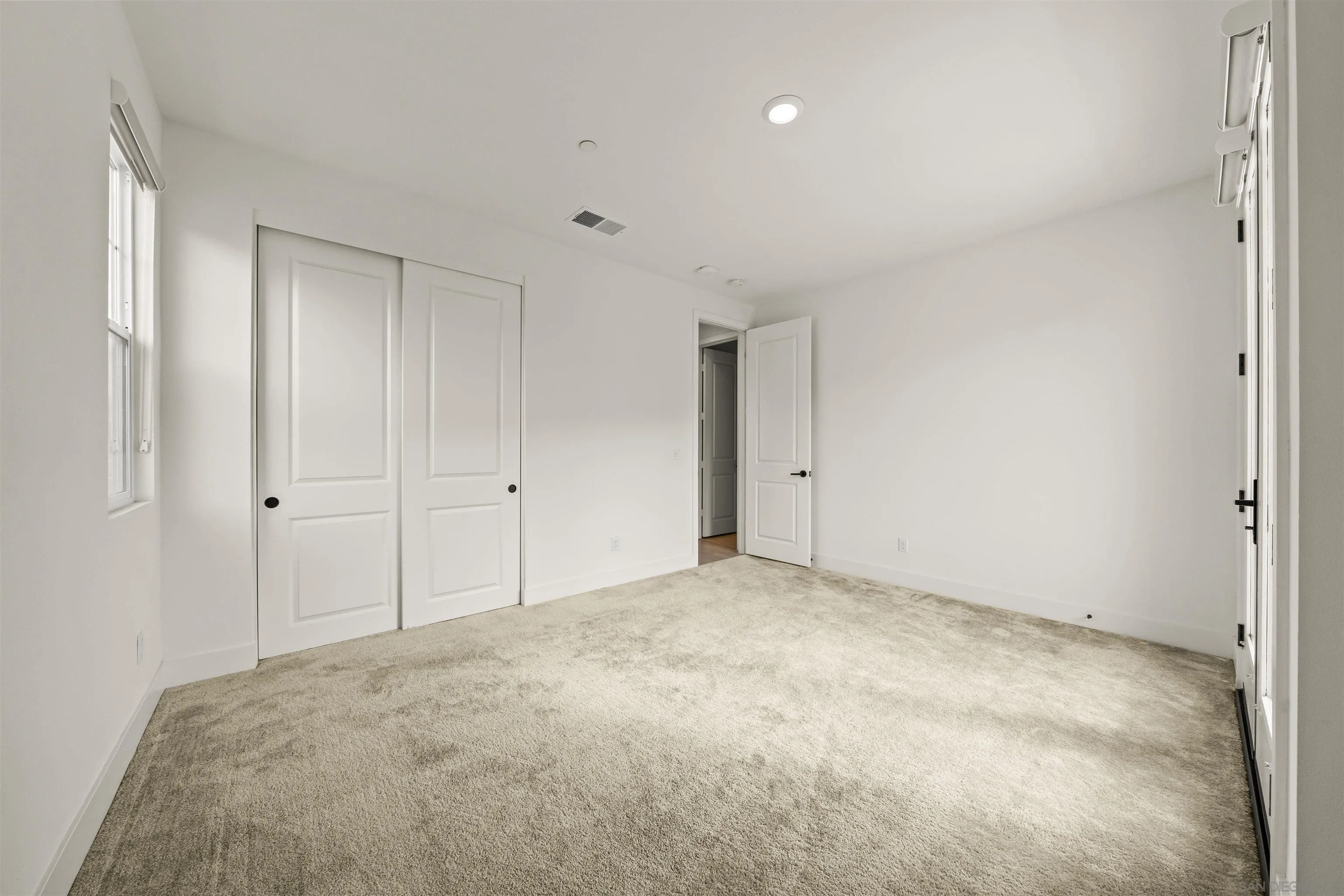https://cdn.realtyfeed.com/cdn/127/260007985/eb5a6f674457dba66416f3ff9438cacb.webp