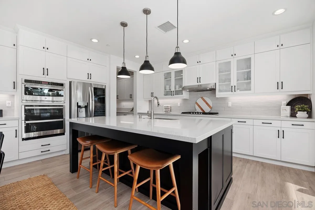 https://cdn.realtyfeed.com/cdn/127/260007987/06eab6c104cf3117895e32022c8318a3.webp