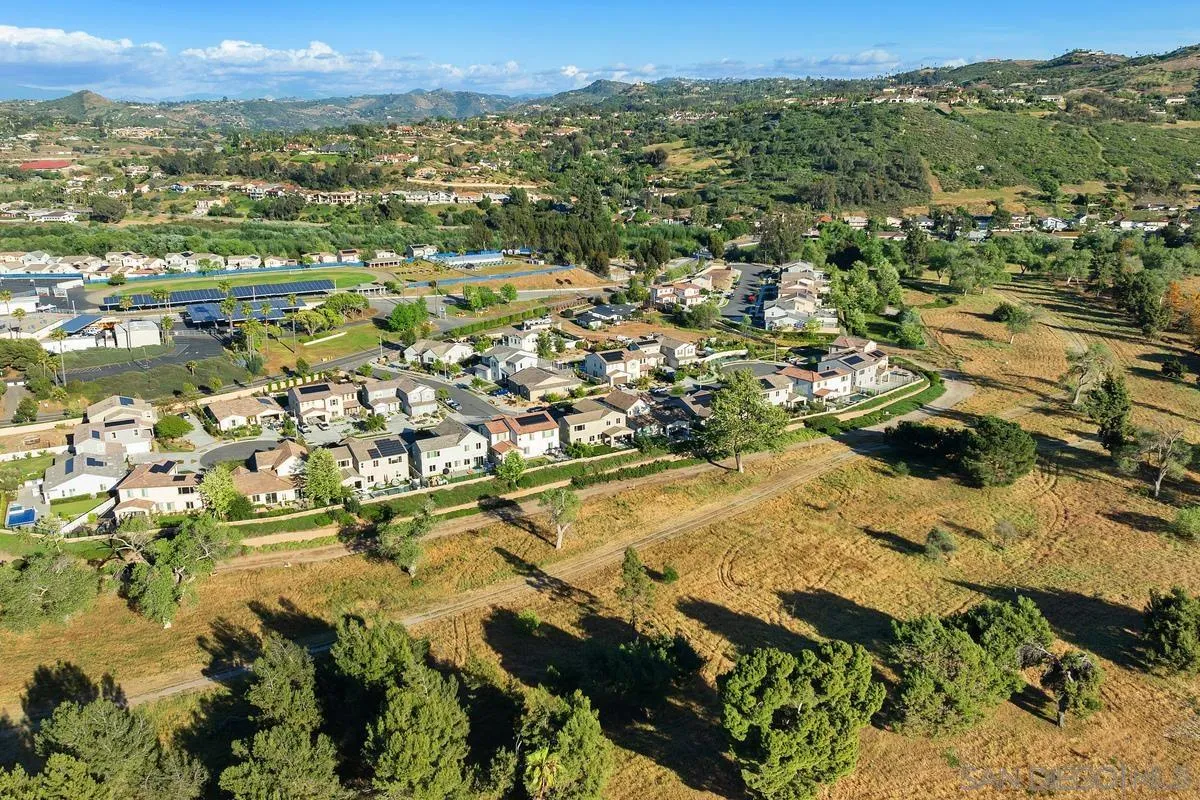 https://cdn.realtyfeed.com/cdn/127/260007987/140175f7abd292ab59465c7f6ba1e929.webp