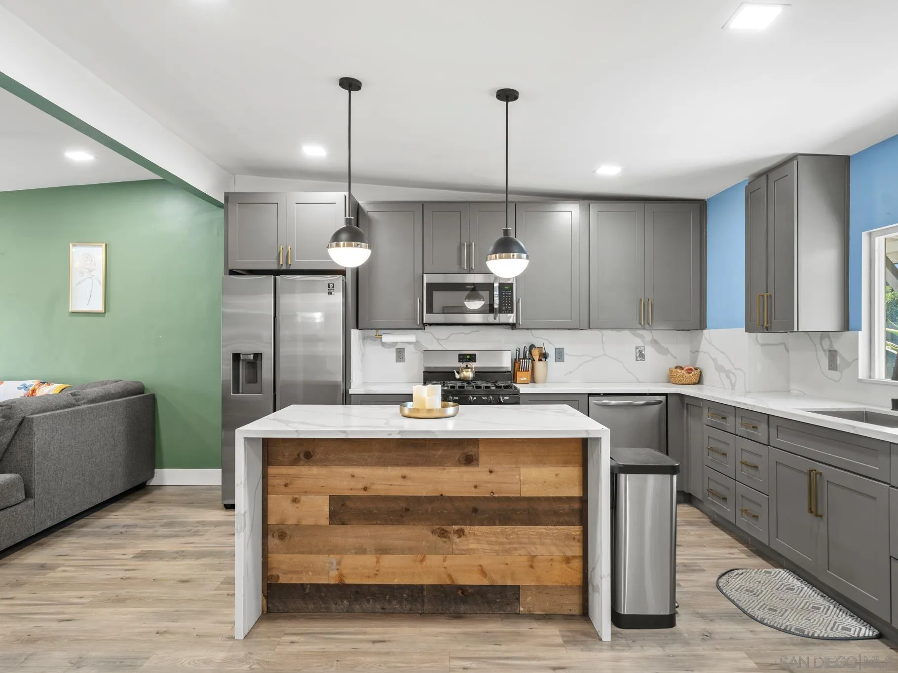 https://cdn.realtyfeed.com/cdn/127/260007988/de7513ba1cb5e8408cb3fae1bad34409.webp
