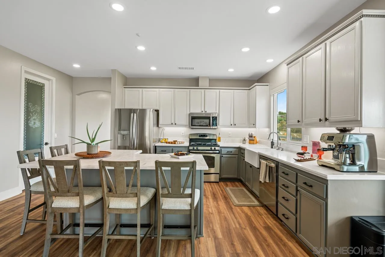 https://cdn.realtyfeed.com/cdn/127/260007989/0d8d721e648c6bb3a23b0ee9cfff9870.webp