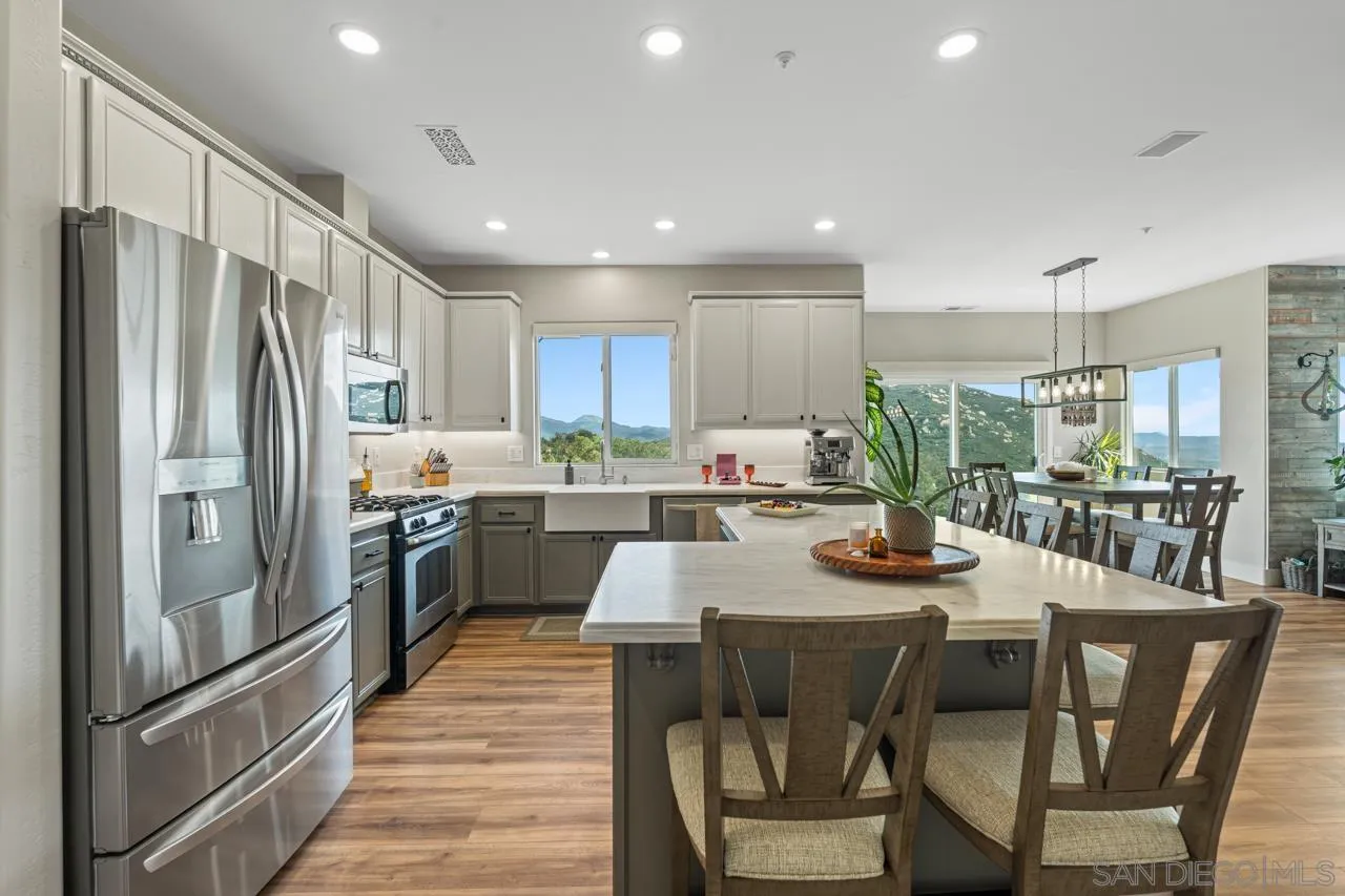 https://cdn.realtyfeed.com/cdn/127/260007989/8e772efef7ed6e89c0812cdcf3d24d77.webp