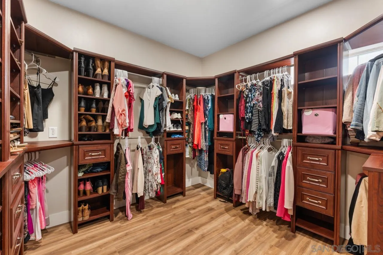 https://cdn.realtyfeed.com/cdn/127/260007989/97374161a022f1dbb09c96940674e240.webp