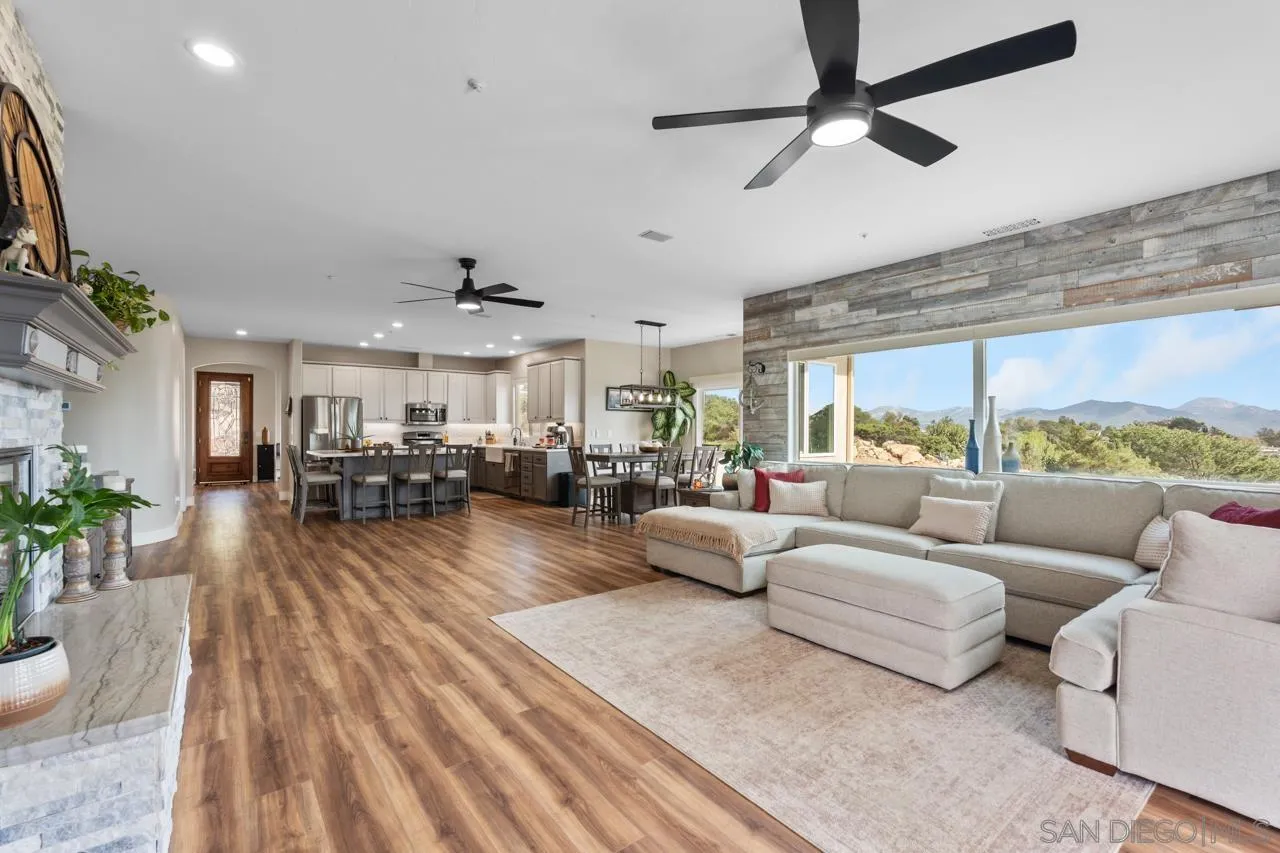 https://cdn.realtyfeed.com/cdn/127/260007989/b5e2cb8bd4a11c16b8b4e34bd2c0e806.webp