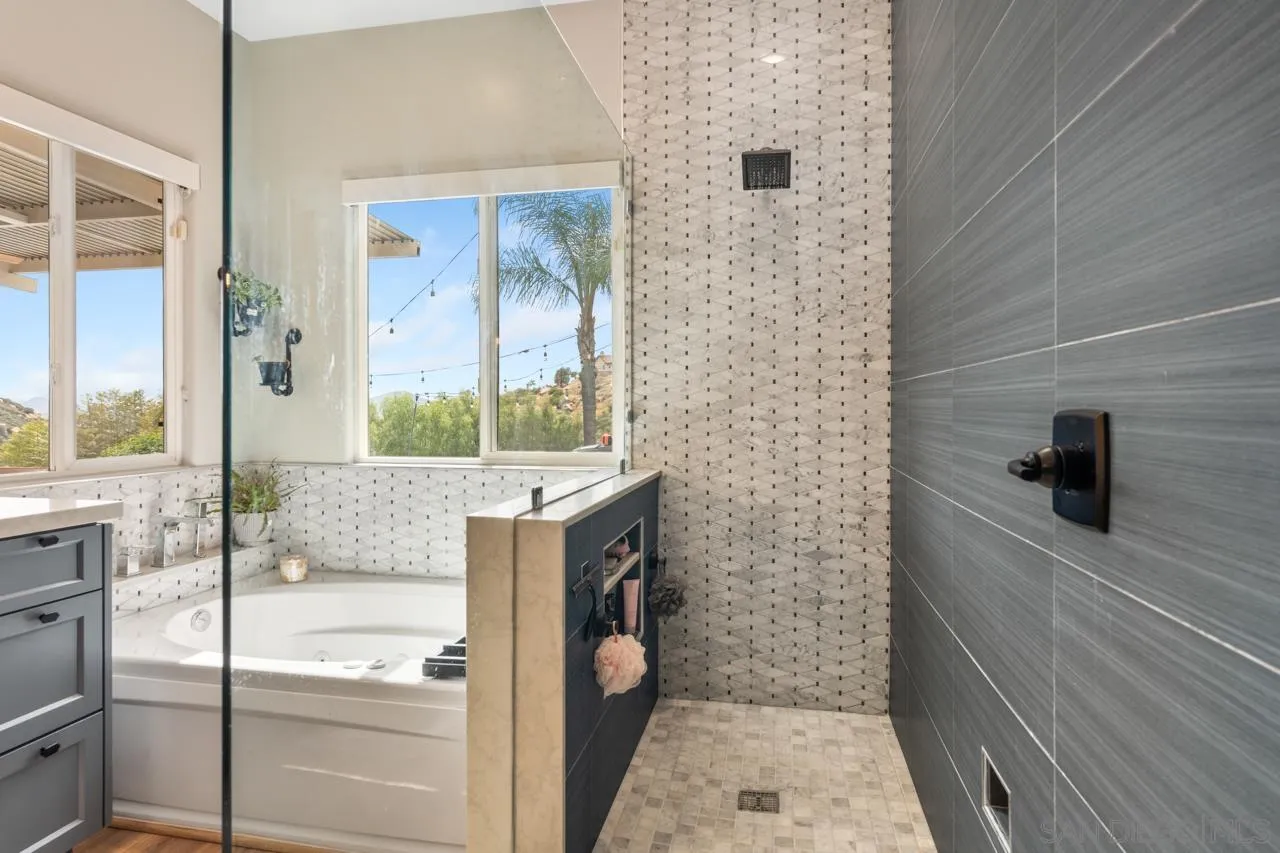 https://cdn.realtyfeed.com/cdn/127/260007989/c7054cbd19d250042bdd9467fe43fc6f.webp
