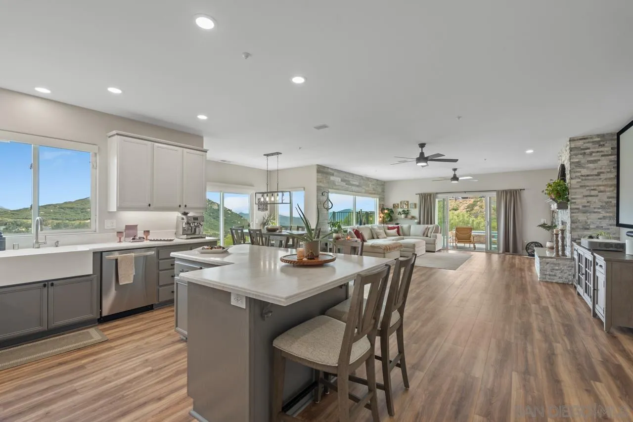 https://cdn.realtyfeed.com/cdn/127/260007989/e3119d22302820a7bc9954c7302c939f.webp