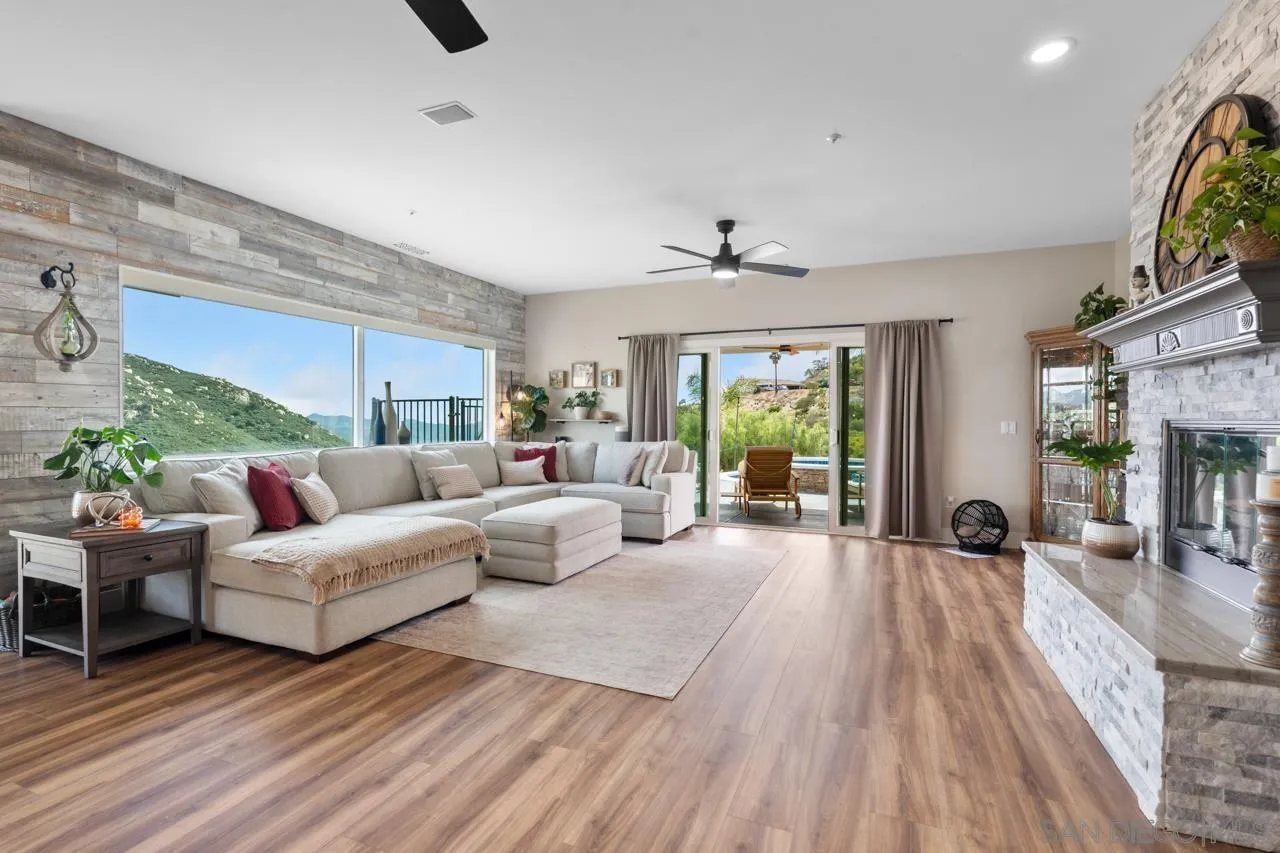 https://cdn.realtyfeed.com/cdn/127/260007989/f8720a96bc3e083d979d062814f59d1d.webp