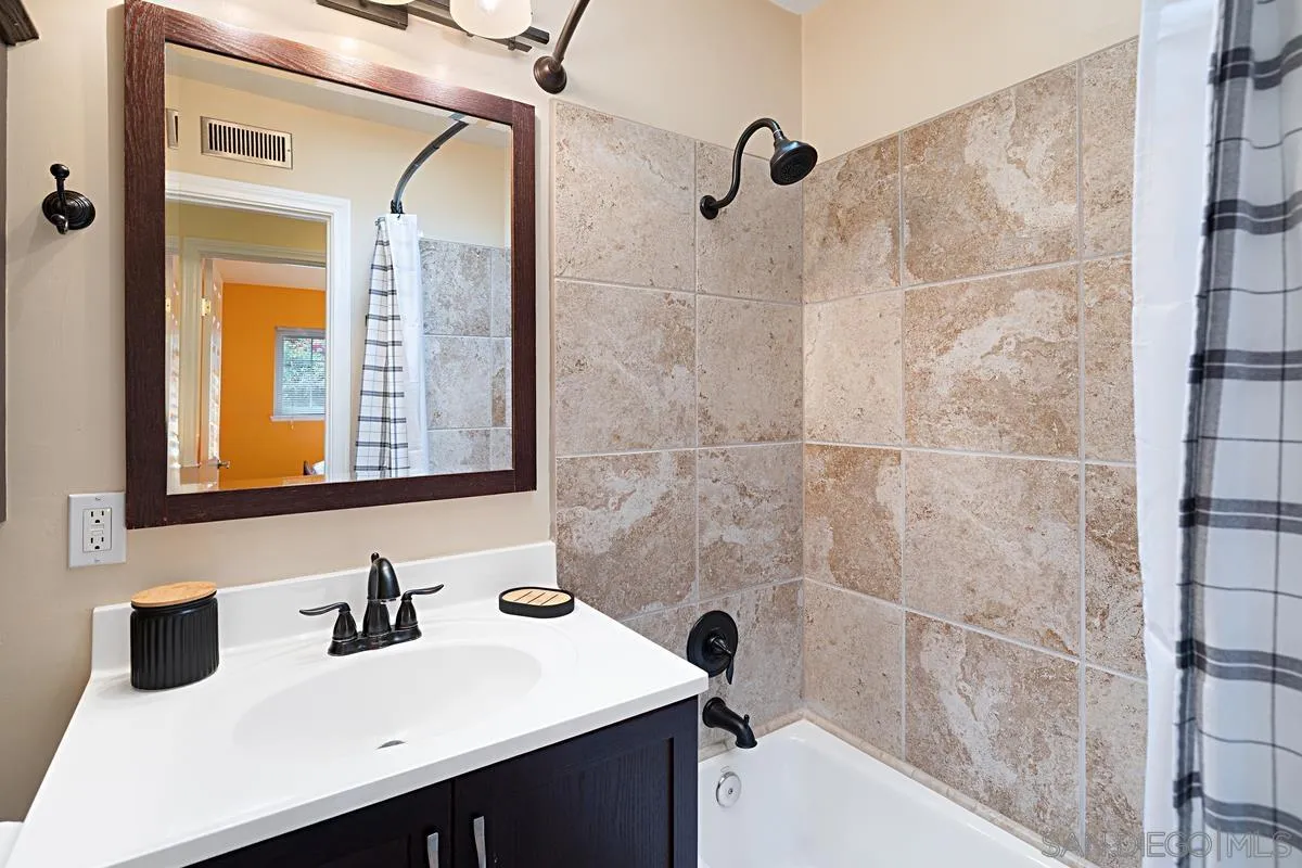 https://cdn.realtyfeed.com/cdn/127/260007990/57b2a23998b8dabb78dd69c4605064c8.webp