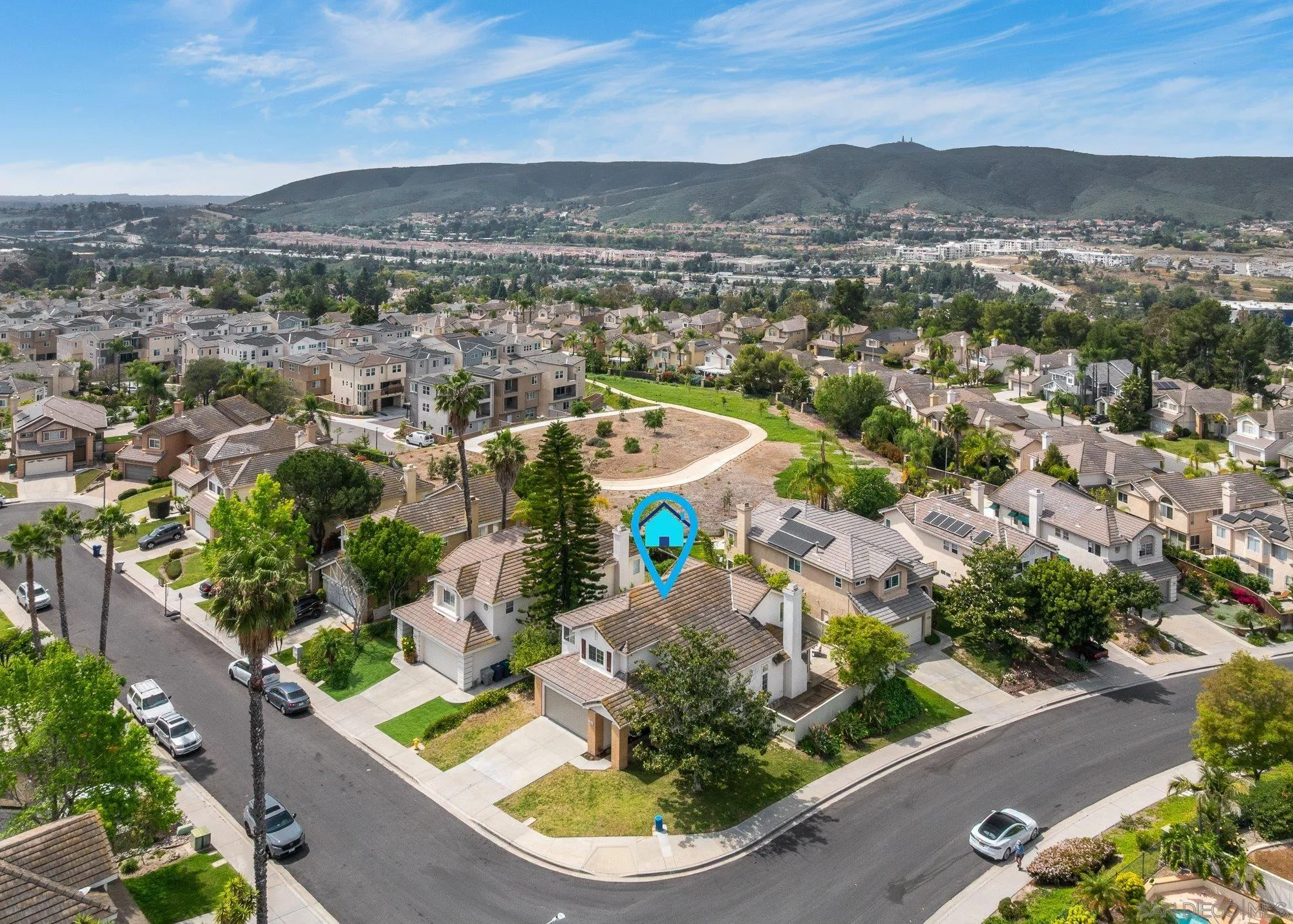 https://cdn.realtyfeed.com/cdn/127/260007992/629e1e9c698a4bff95434ed86ee3b6d5.webp