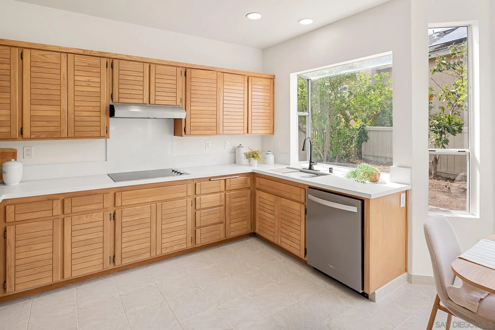 https://cdn.realtyfeed.com/cdn/127/260007992/c37da6bebec205df66223d27efab8b11.webp