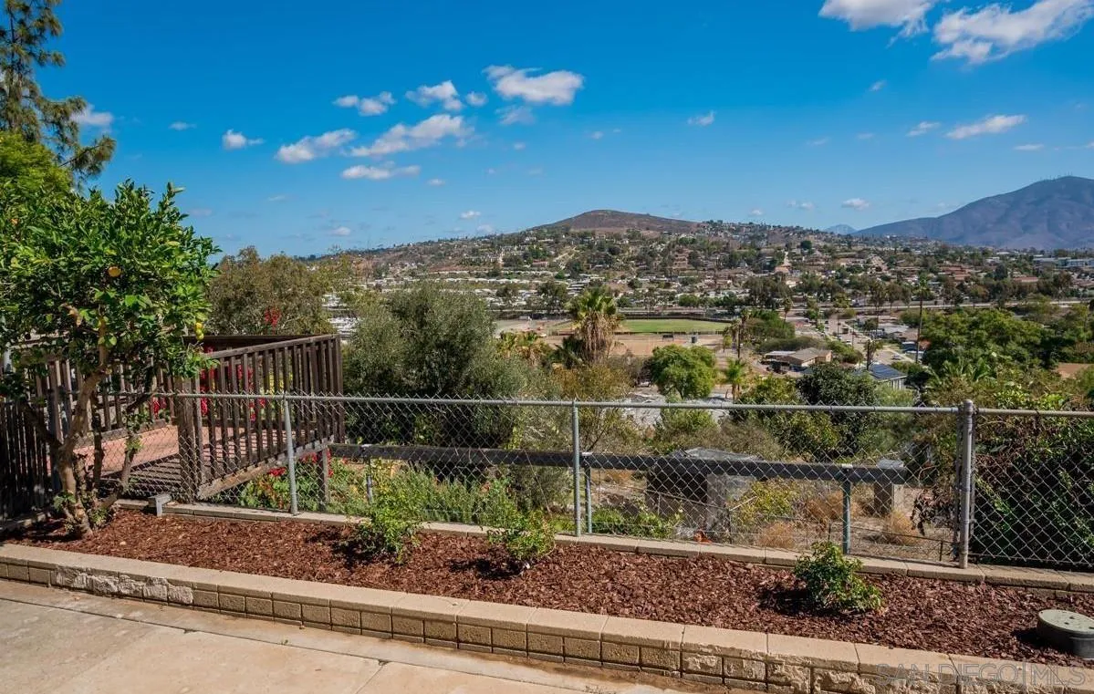 https://cdn.realtyfeed.com/cdn/127/260007995/59a874749d15f2e3f3a618e8b233f730.webp