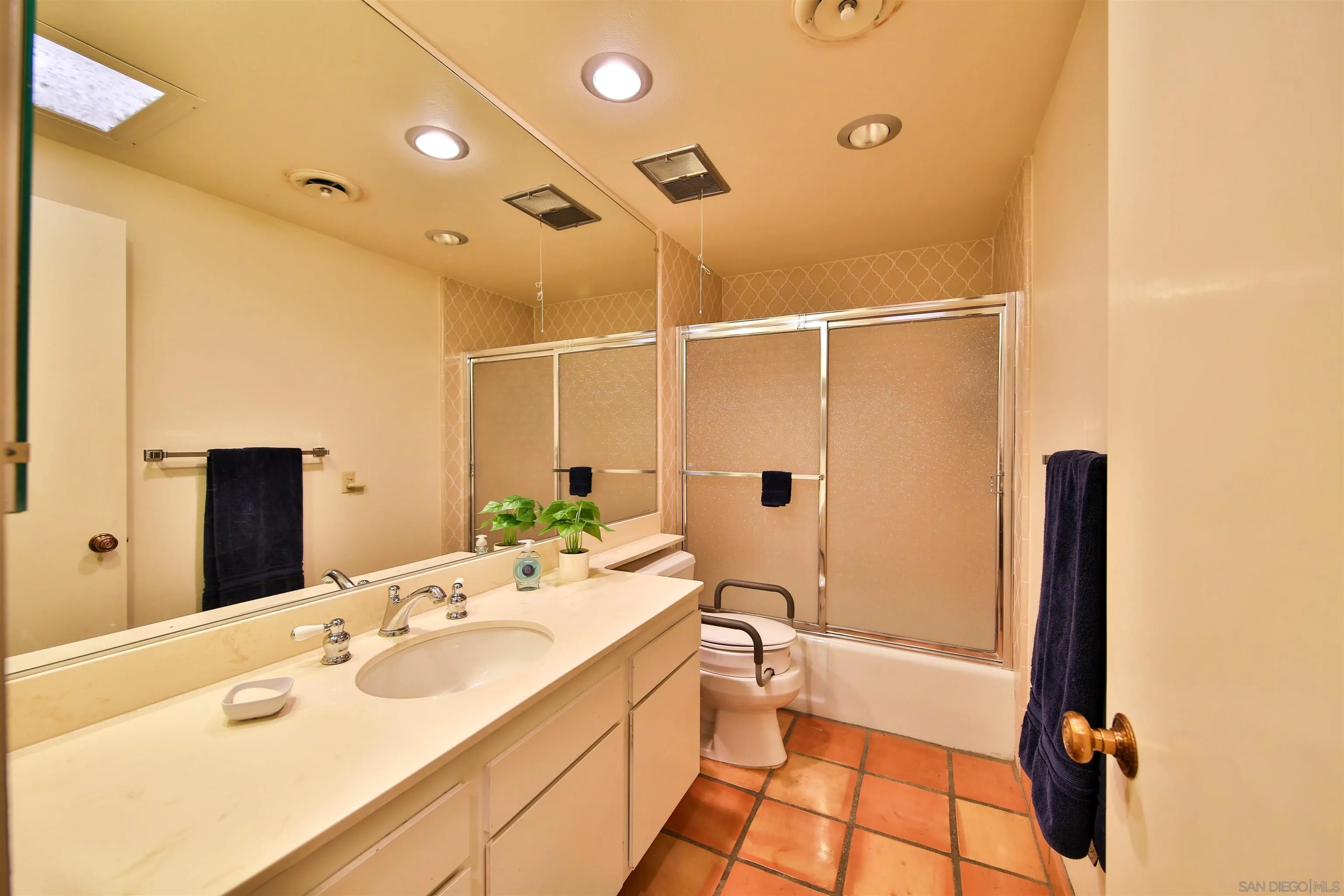 Photo #11: 260007998 Listing: Photo #11