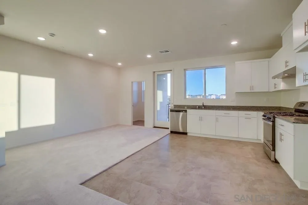 Photo #9: 260008001 Listing: Photo #9