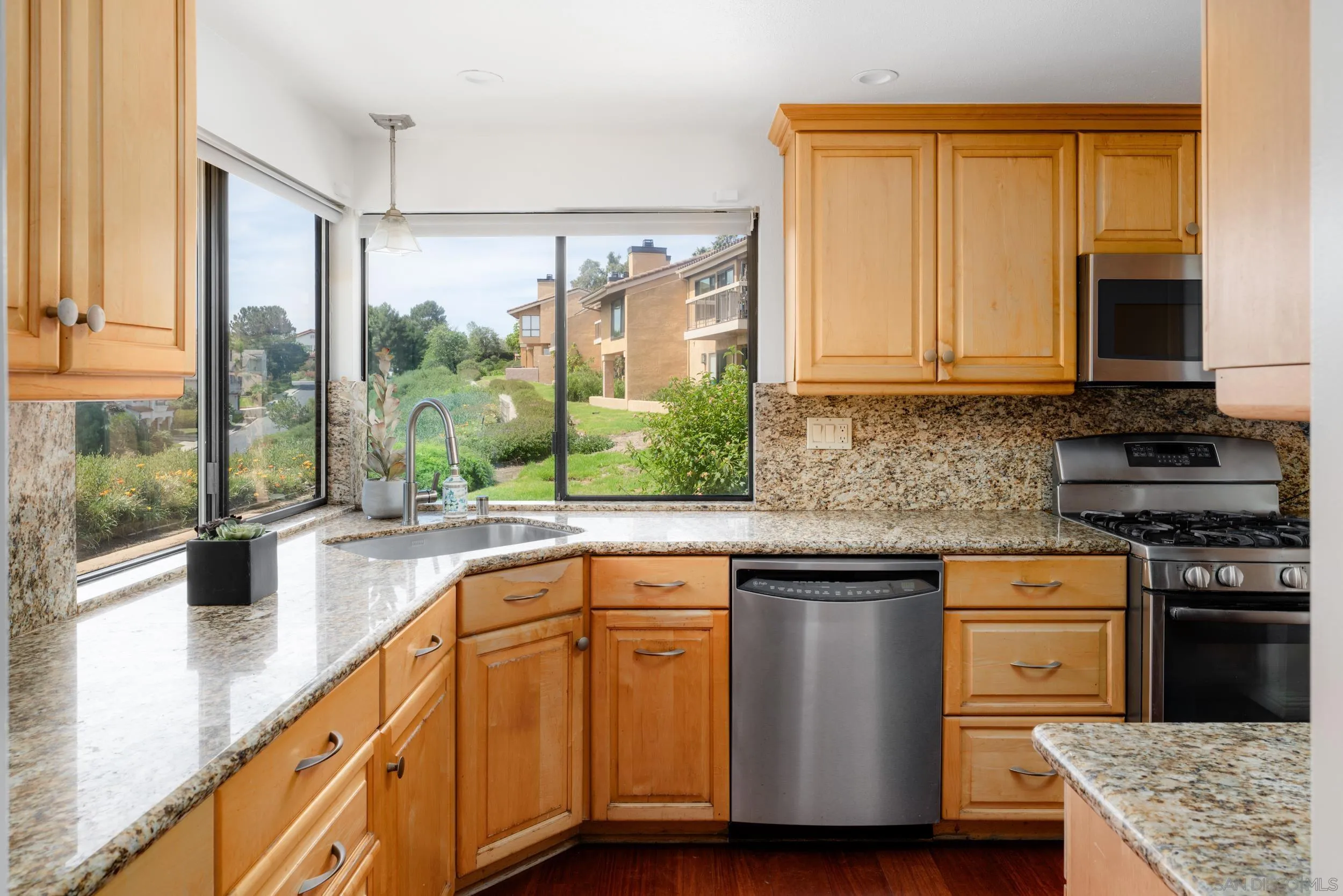 Photo #13: 260008002 Listing: Photo #13