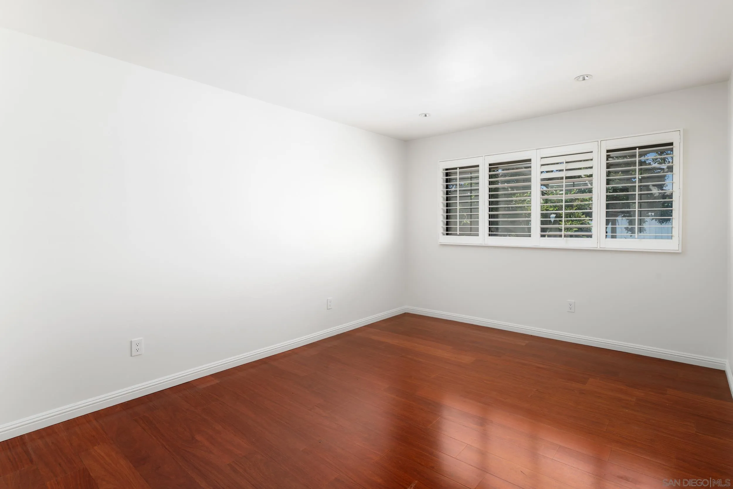 Photo #22: 260008002 Listing: Photo #22