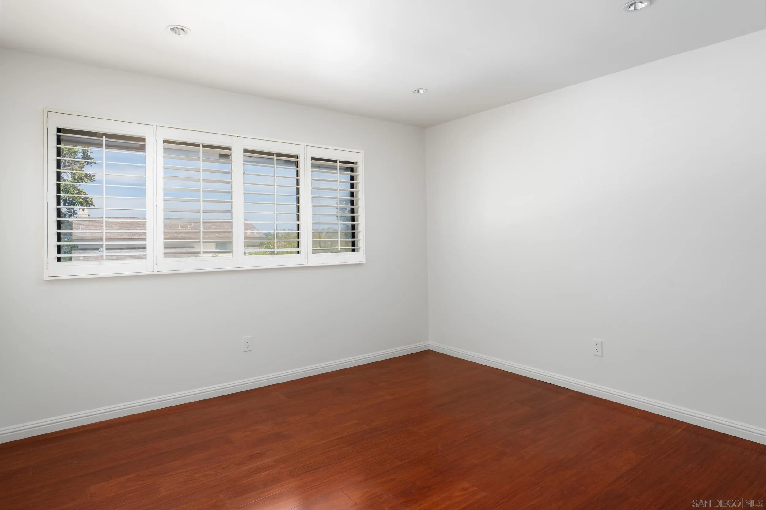 Photo #25: 260008002 Listing: Photo #25