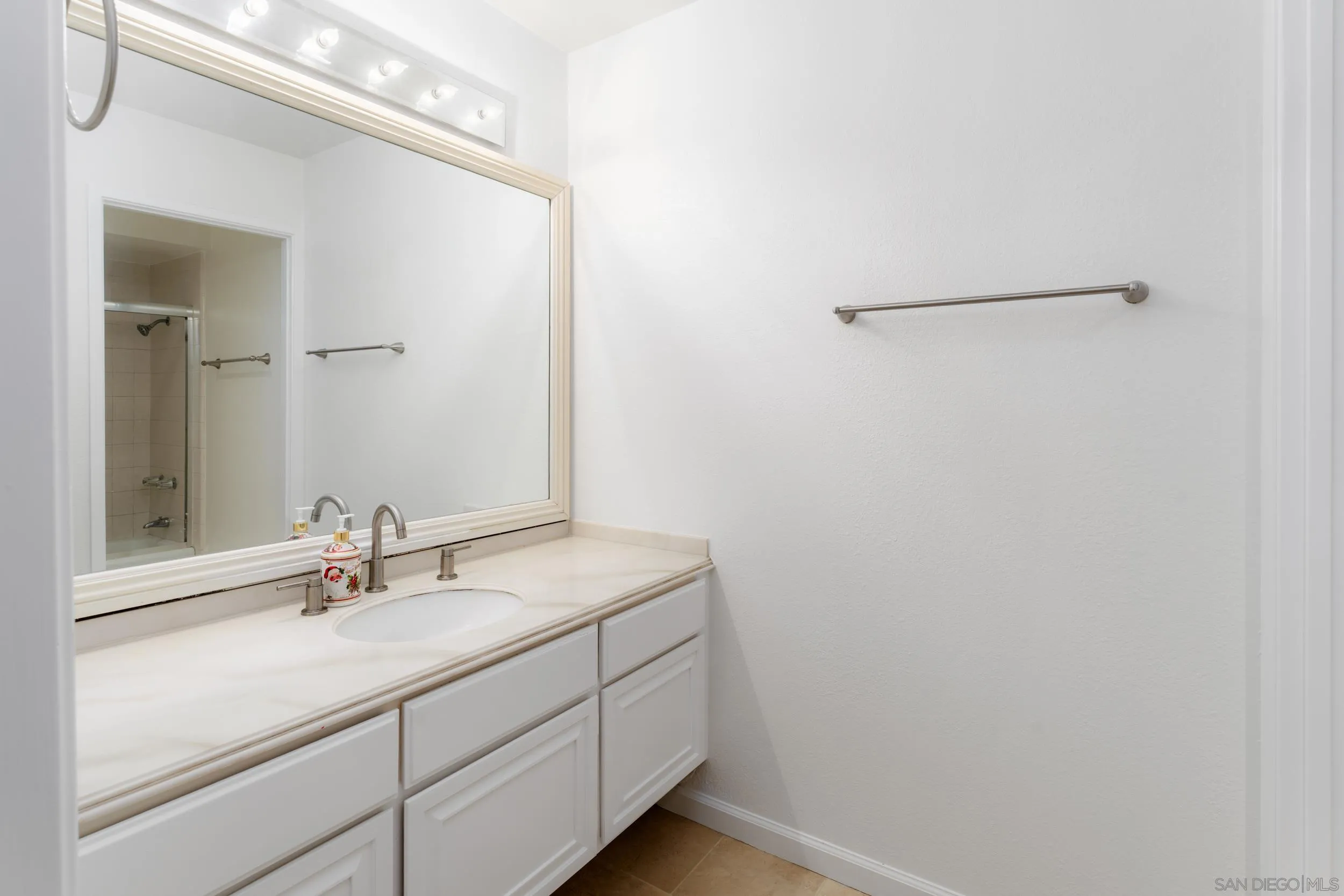 Photo #26: 260008002 Listing: Photo #26