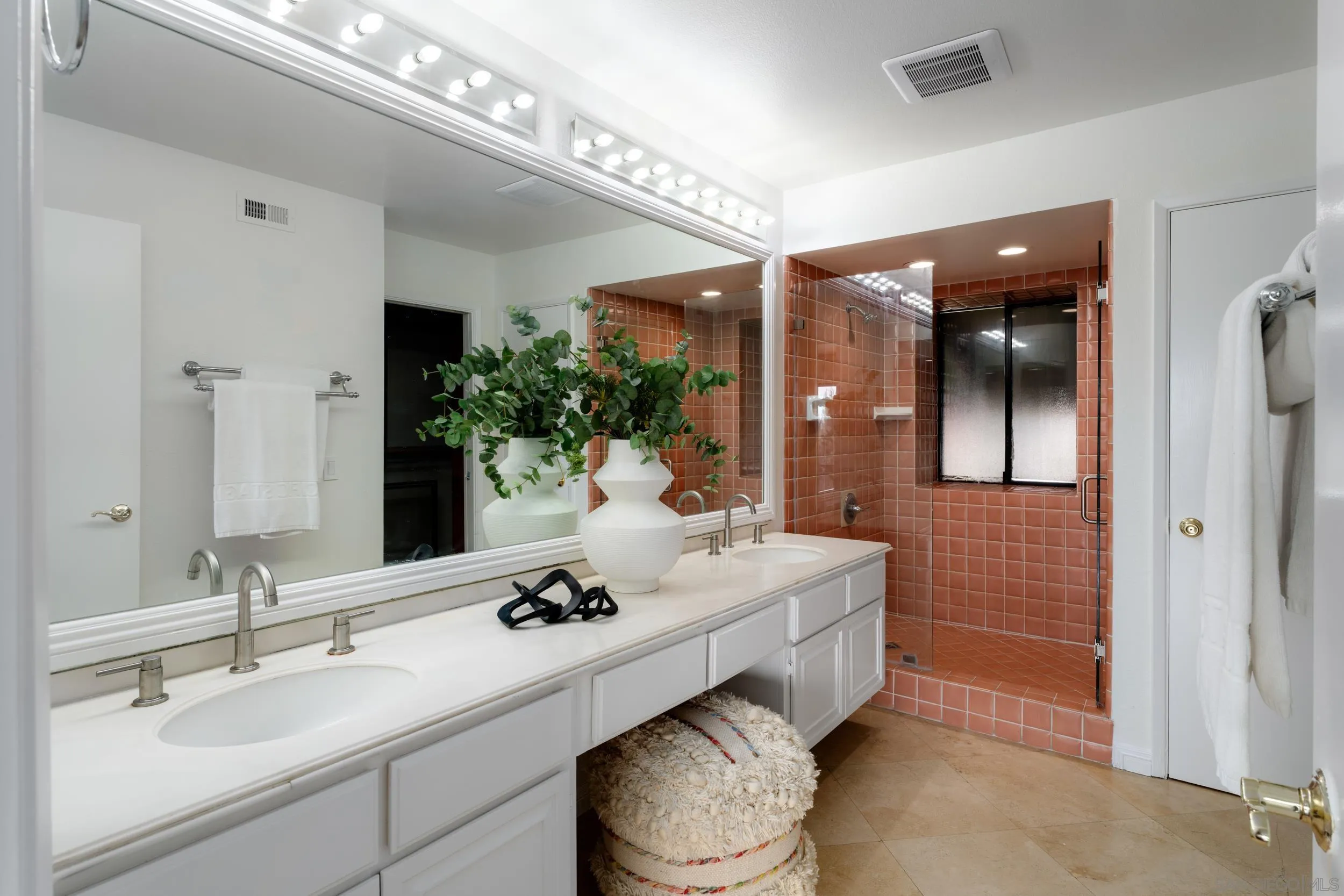 Photo #18: 260008002 Listing: Photo #18