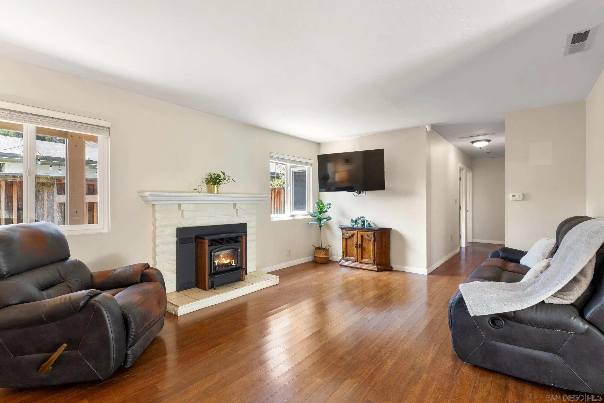 https://cdn.realtyfeed.com/cdn/127/260008004/2cdbd6cd7f214cf25bfd8c9424eec1a6.webp