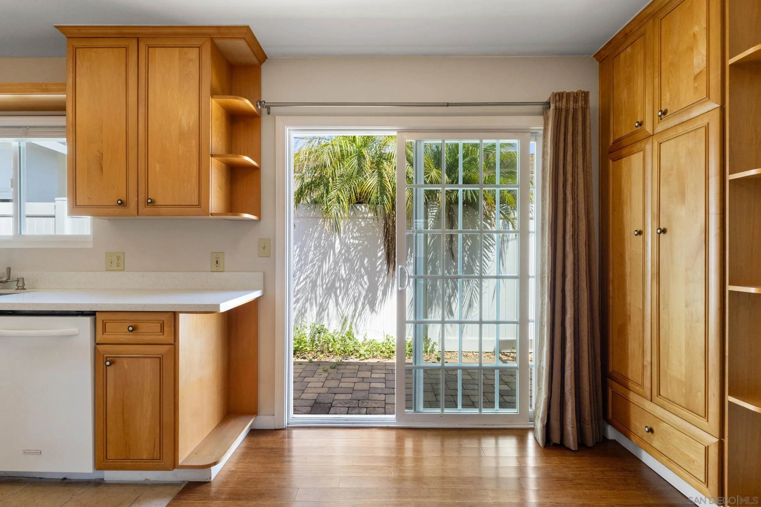 https://cdn.realtyfeed.com/cdn/127/260008004/9de1ff3d2966a49f937636a0f8b92ab8.webp