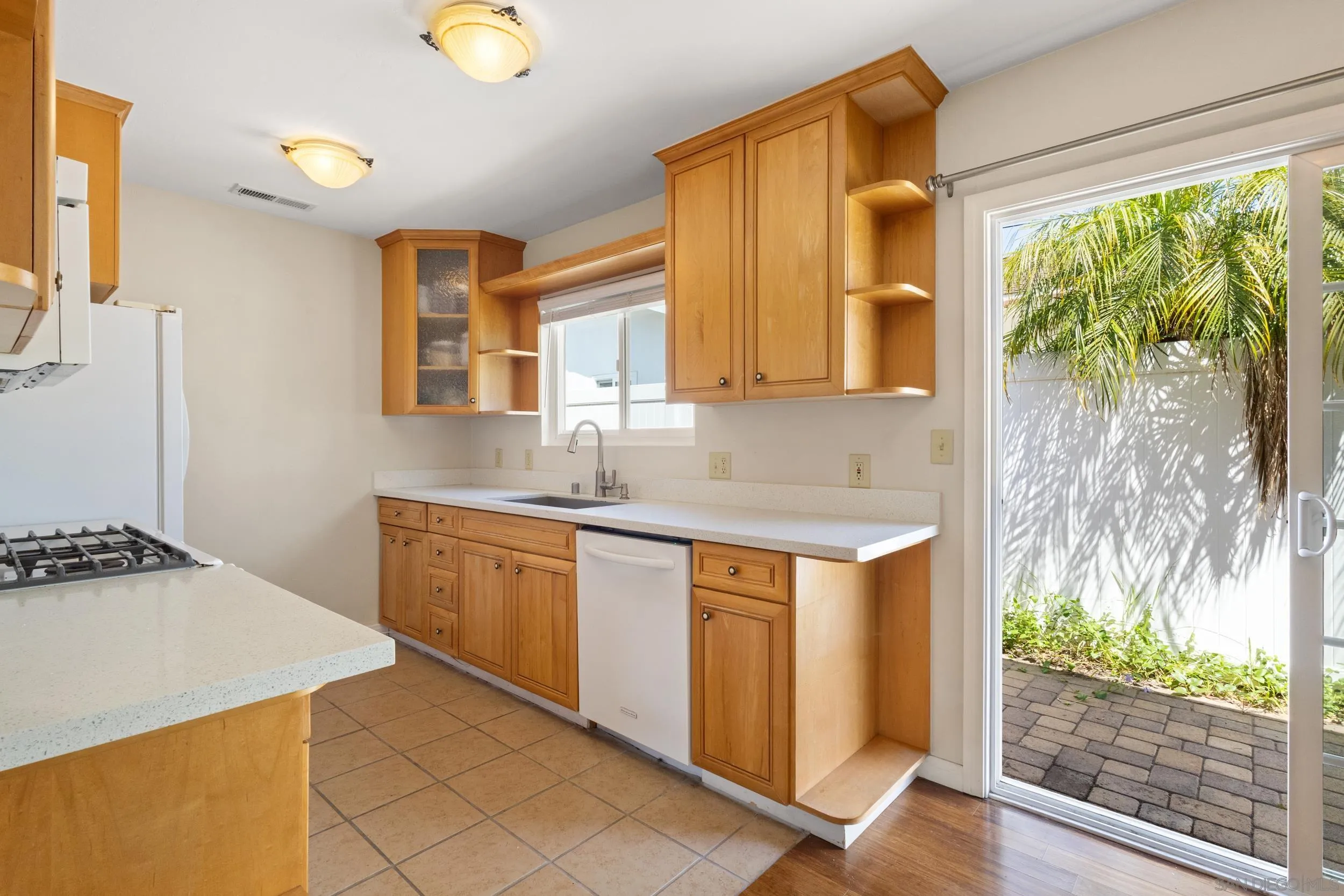 https://cdn.realtyfeed.com/cdn/127/260008004/cf719b601e871bfc555f7019a7addca3.webp