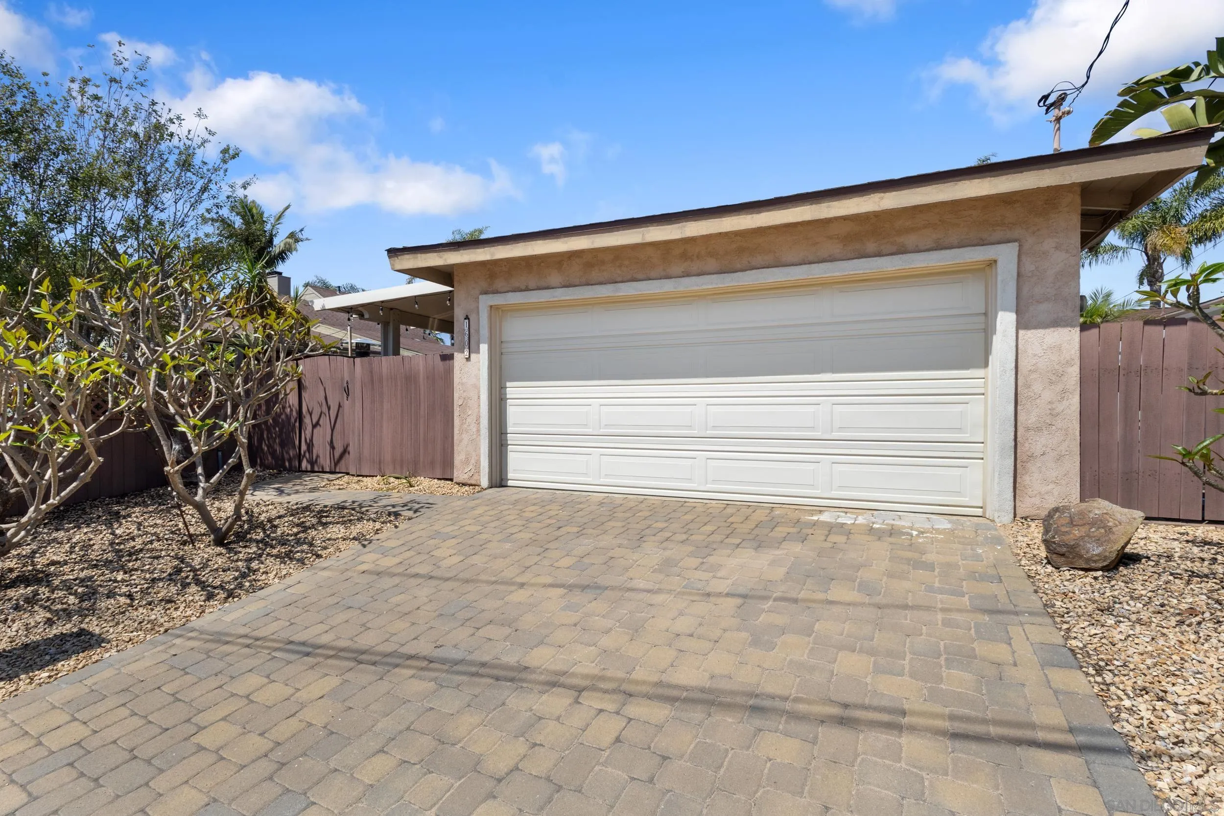 https://cdn.realtyfeed.com/cdn/127/260008004/ed88a7d4ccde65f3b8ea972a8a4aa979.webp