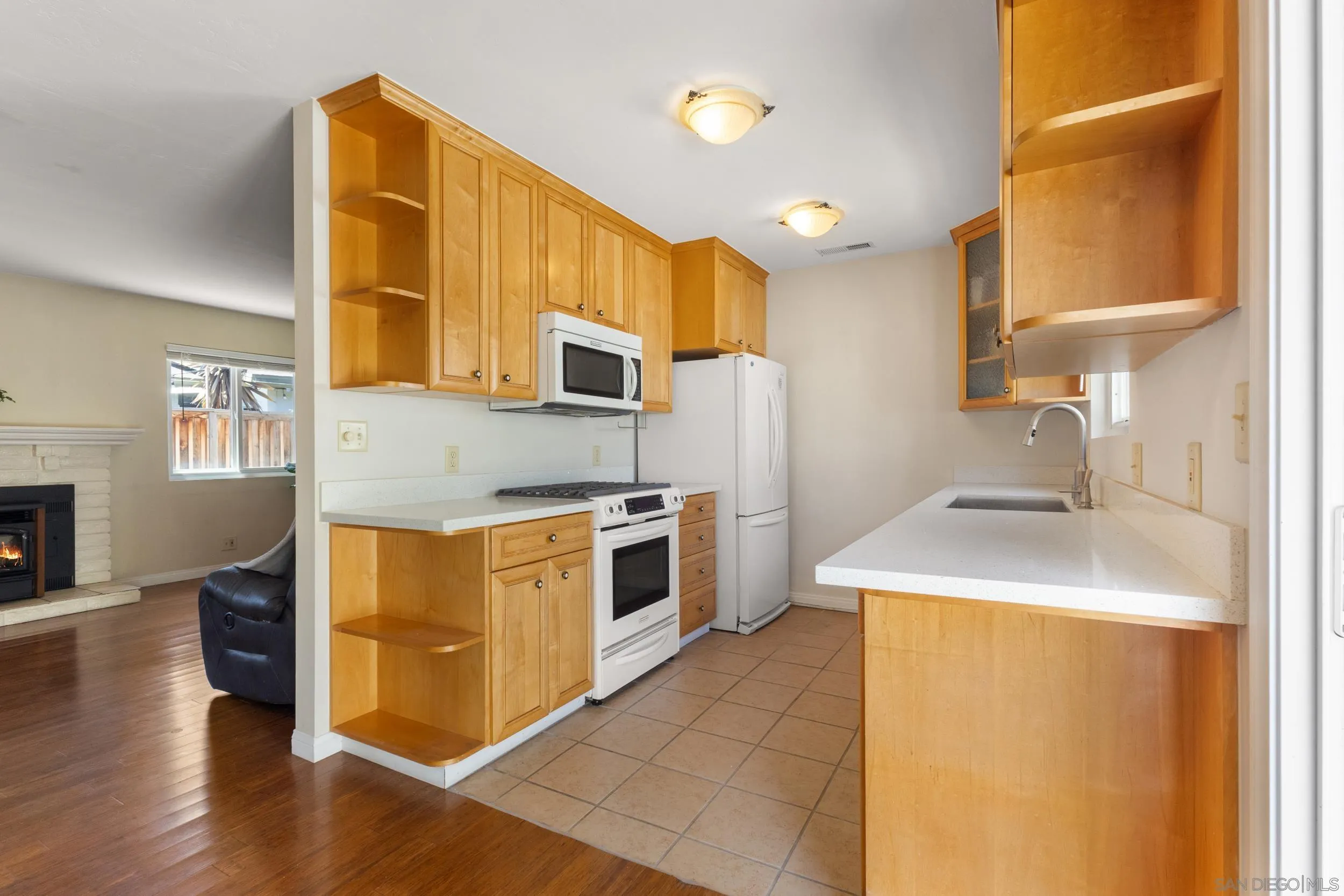 https://cdn.realtyfeed.com/cdn/127/260008004/f4ab0899139076230b9702333ca60a48.webp