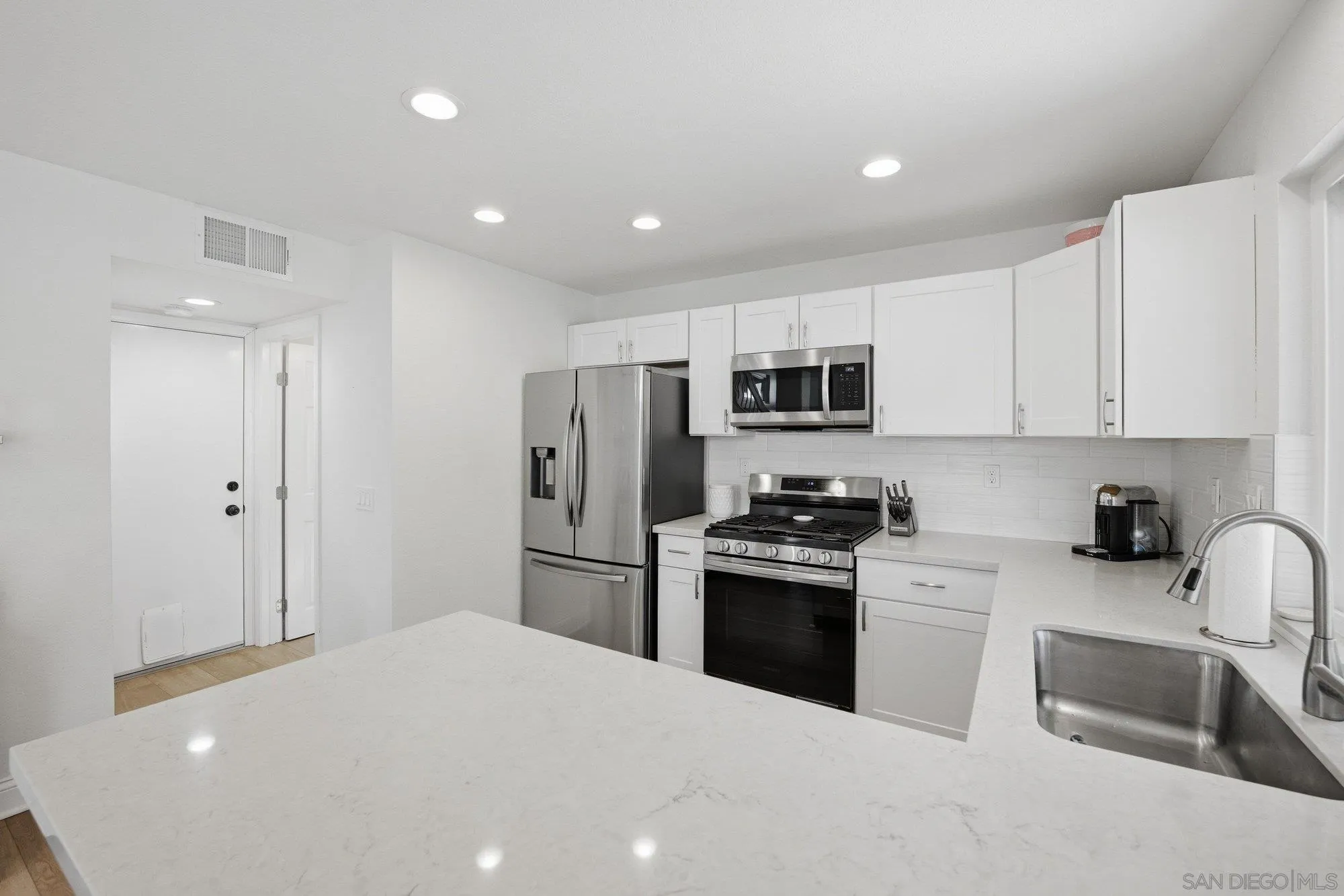 https://cdn.realtyfeed.com/cdn/127/260008005/b98ef14957b44b1114f6ca8c384423c3.webp