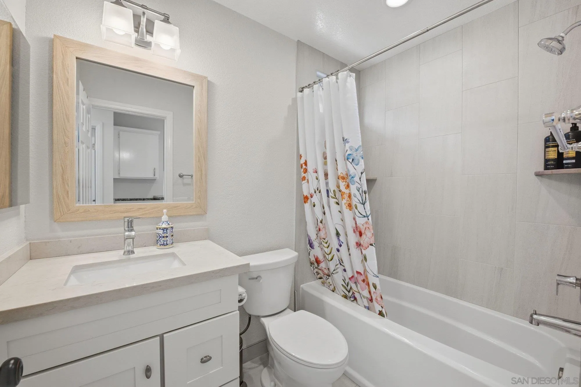 https://cdn.realtyfeed.com/cdn/127/260008005/cbe07b10883607d1607d552d2d32b184.webp