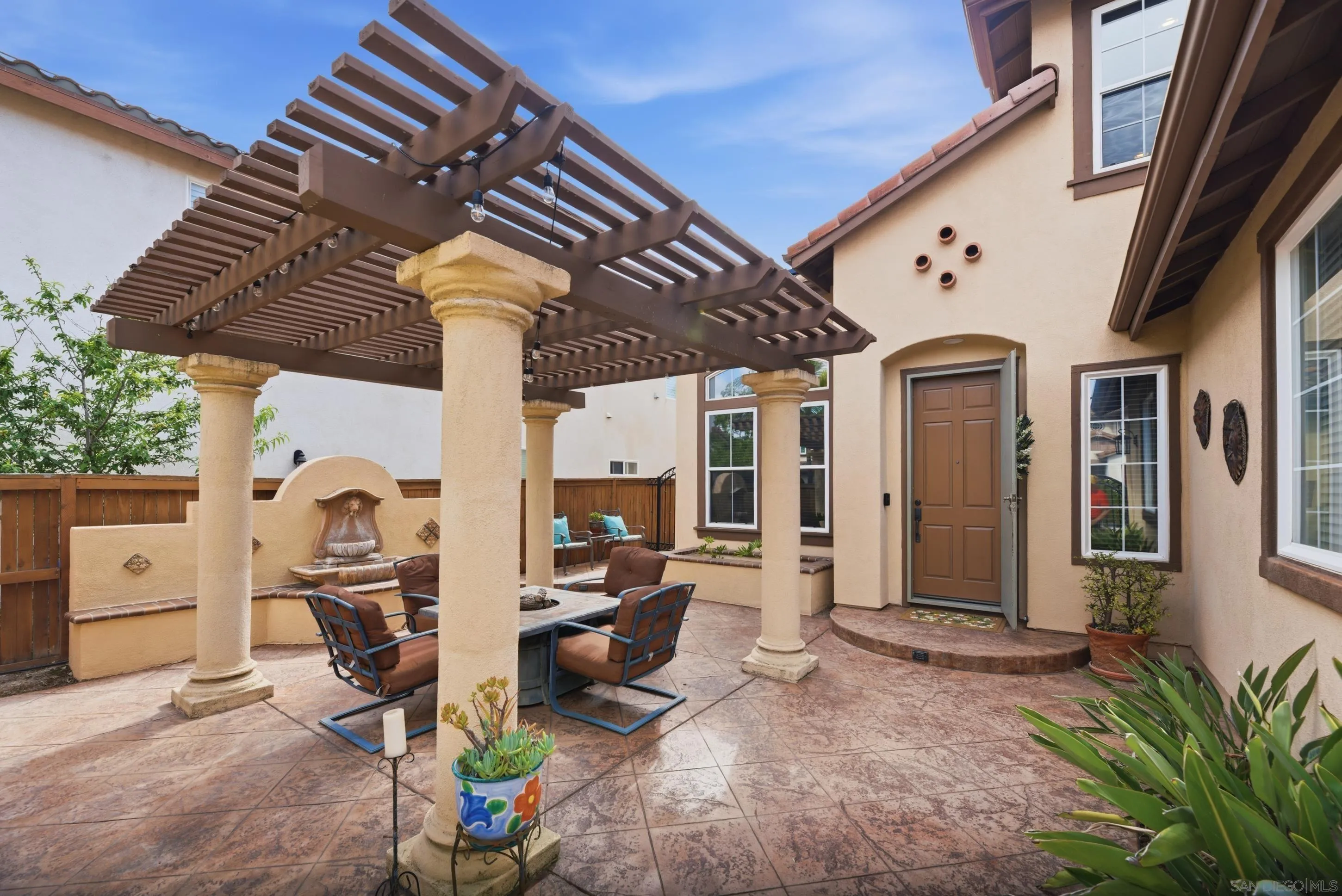 https://cdn.realtyfeed.com/cdn/127/260008006/834b2c6474f1505d944146fd8256c5c7.webp