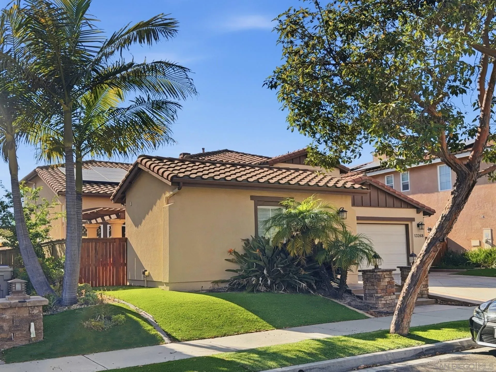 https://cdn.realtyfeed.com/cdn/127/260008006/990ef1f7b82a7d0b10ce7a3a5adee3b1.webp