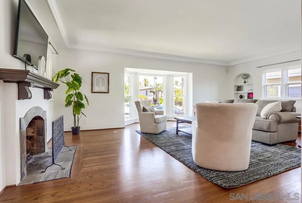 https://cdn.realtyfeed.com/cdn/127/260008007/8ce86d7ed9f0b46a16e7b1217c842d6d.webp