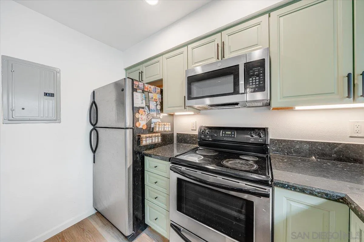 Photo #8: 260008011 Listing: Photo #8