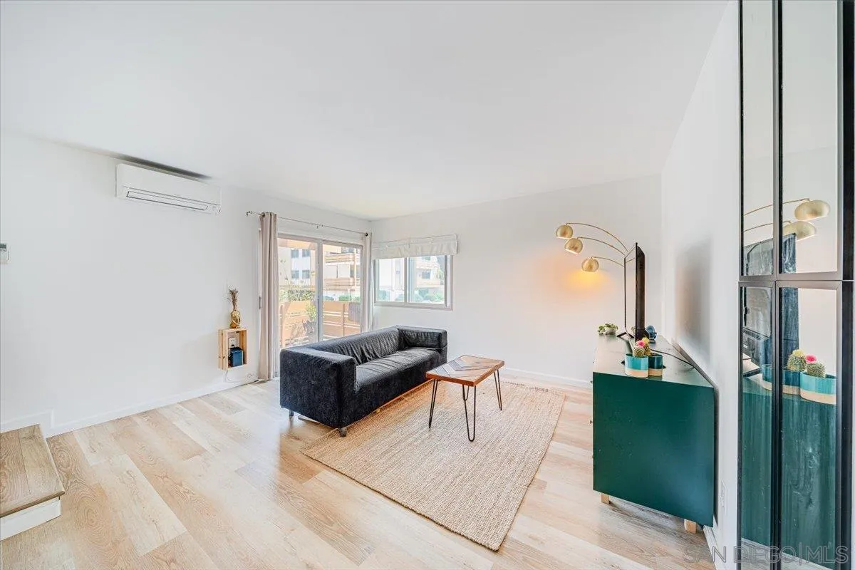 Photo #3: 260008011 Listing: Photo #3