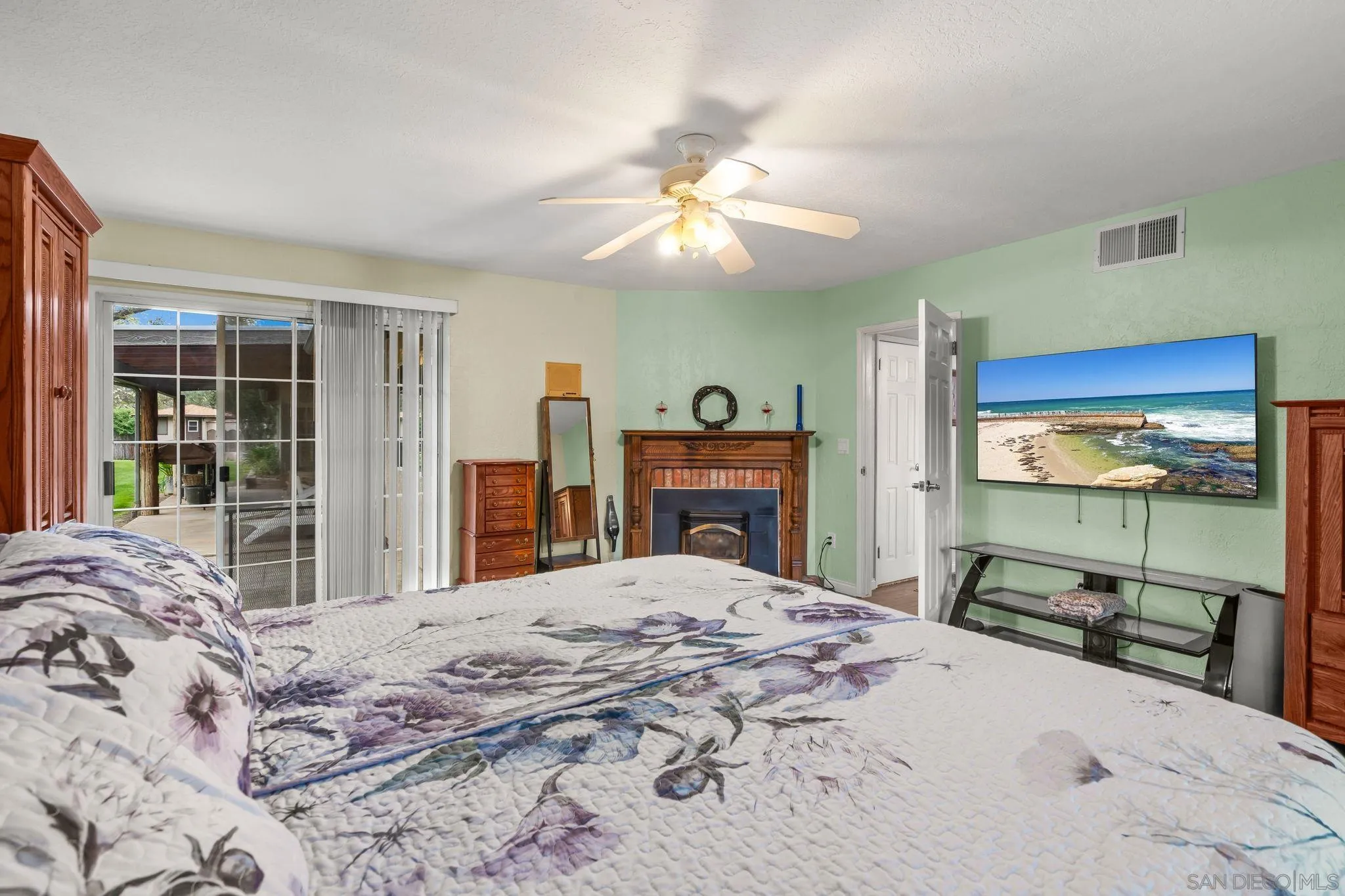 https://cdn.realtyfeed.com/cdn/127/260008014/0fede30831af7687ff20c9cf1ed73b85.webp