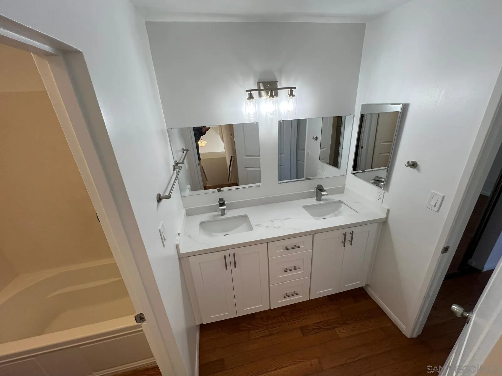 https://cdn.realtyfeed.com/cdn/127/260008015/393a9dd9dc6b6b101256de91f80444ac.webp