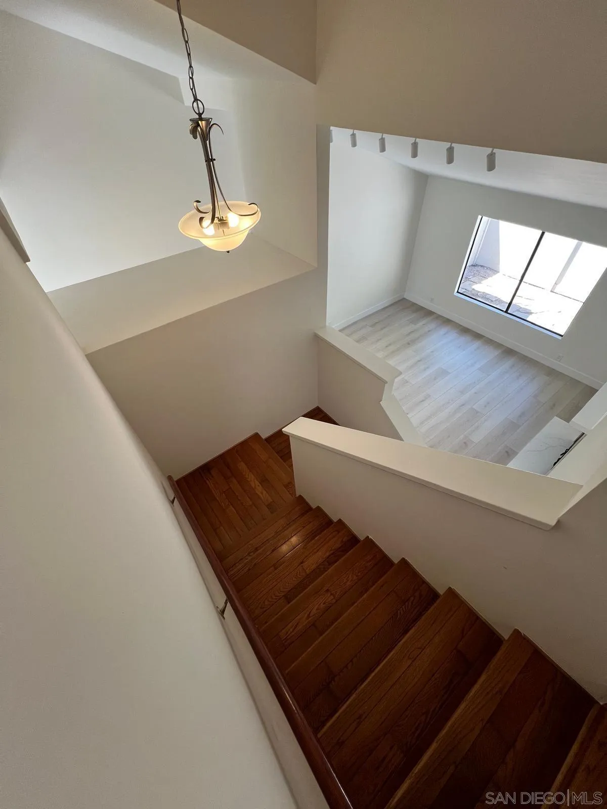 https://cdn.realtyfeed.com/cdn/127/260008015/9558505438a9b1447d7b5690bf8a4072.webp