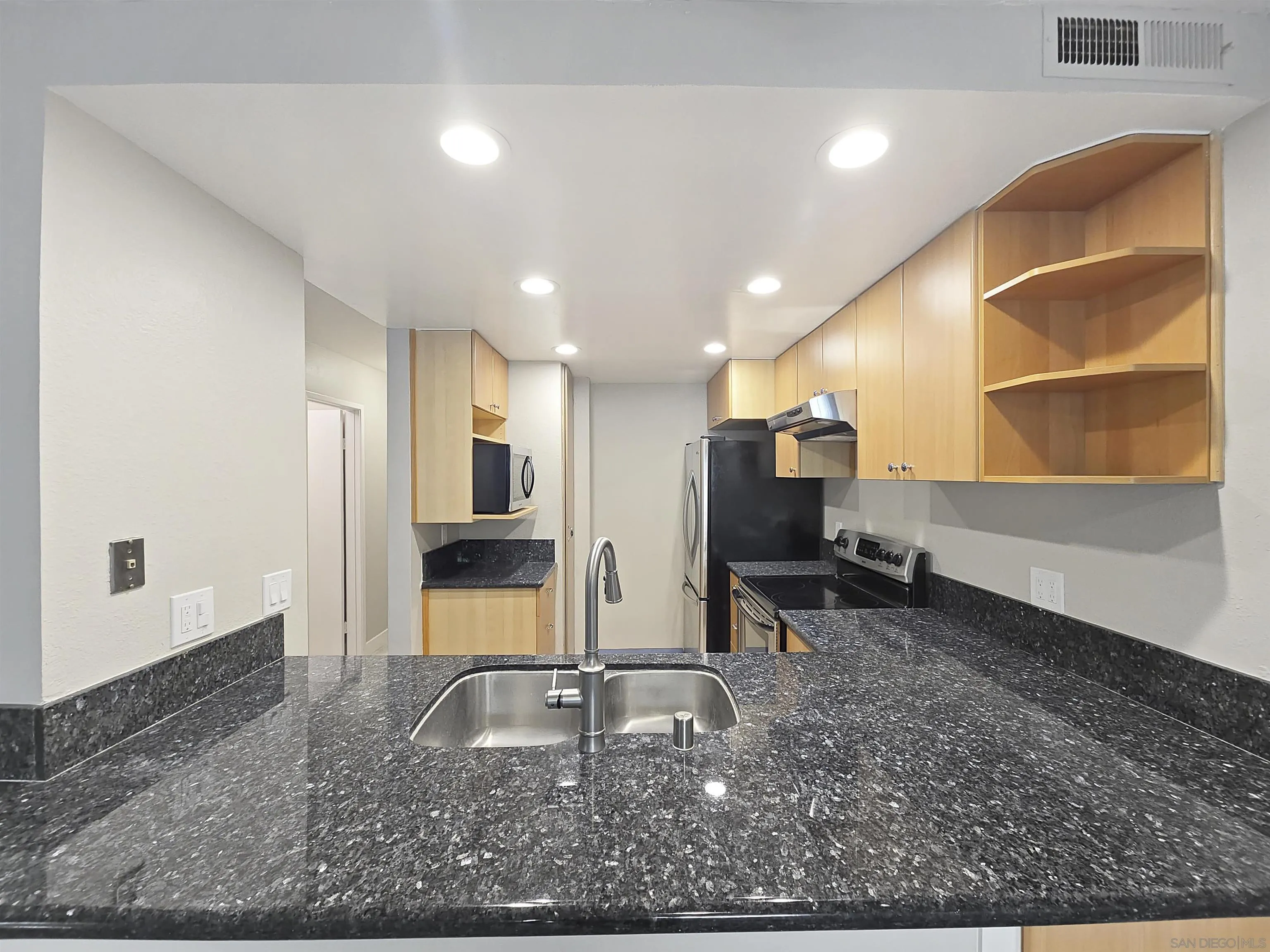 Photo #3: 260008023 Listing: Photo #3