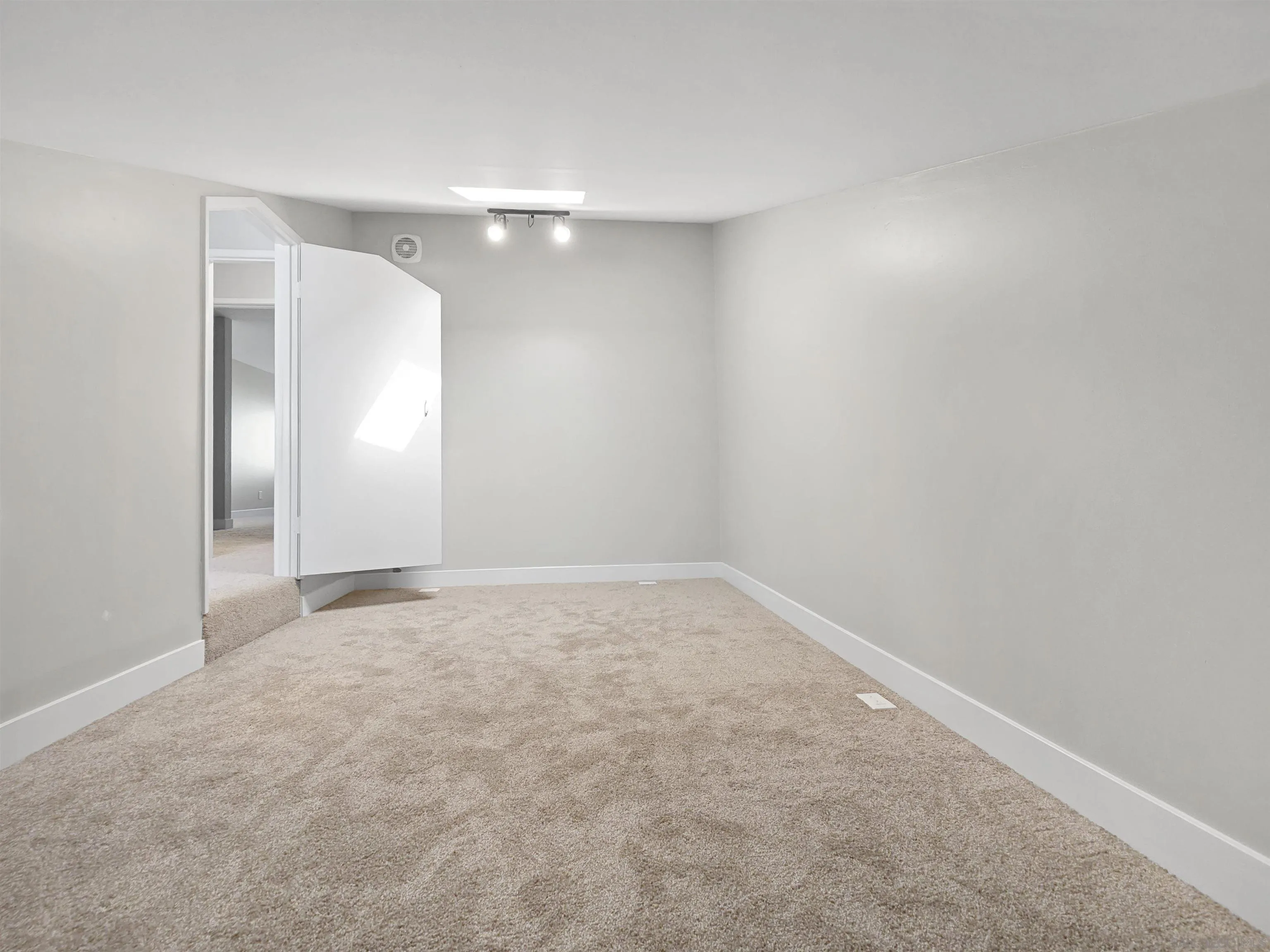 Photo #18: 260008023 Listing: Photo #18