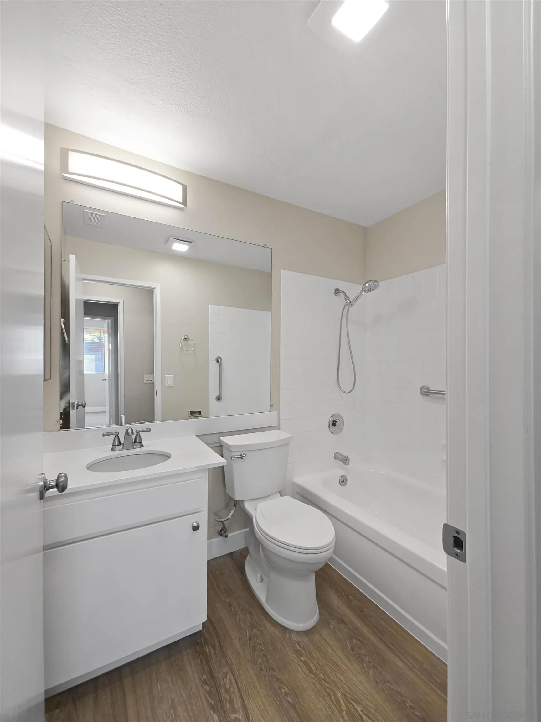 Photo #12: 260008023 Listing: Photo #12