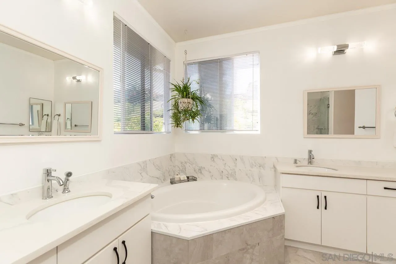https://cdn.realtyfeed.com/cdn/127/260008025/14012f3ddd7d6572ba03f7e1c6883b20.webp