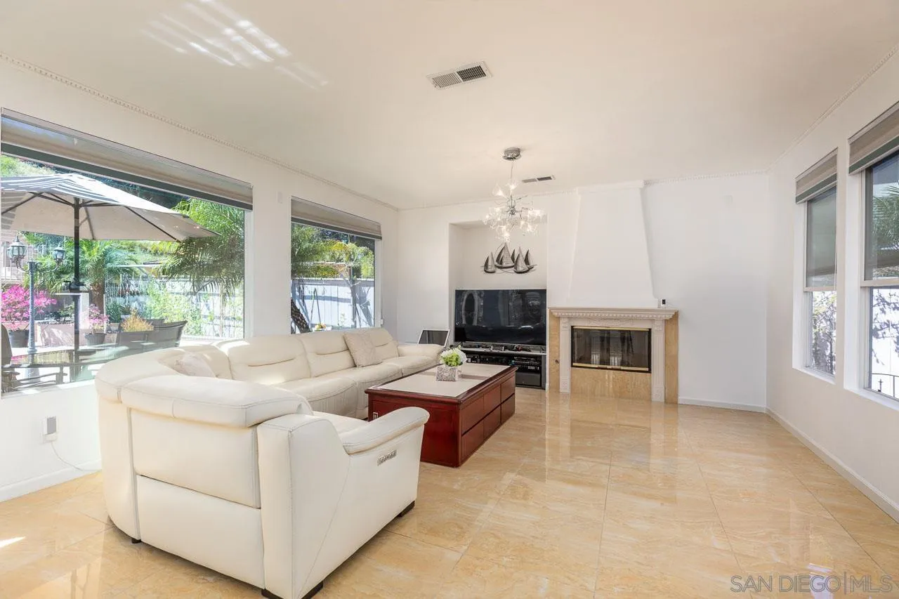 https://cdn.realtyfeed.com/cdn/127/260008025/c33a7cf6ee2a846ba396c9273495f246.webp