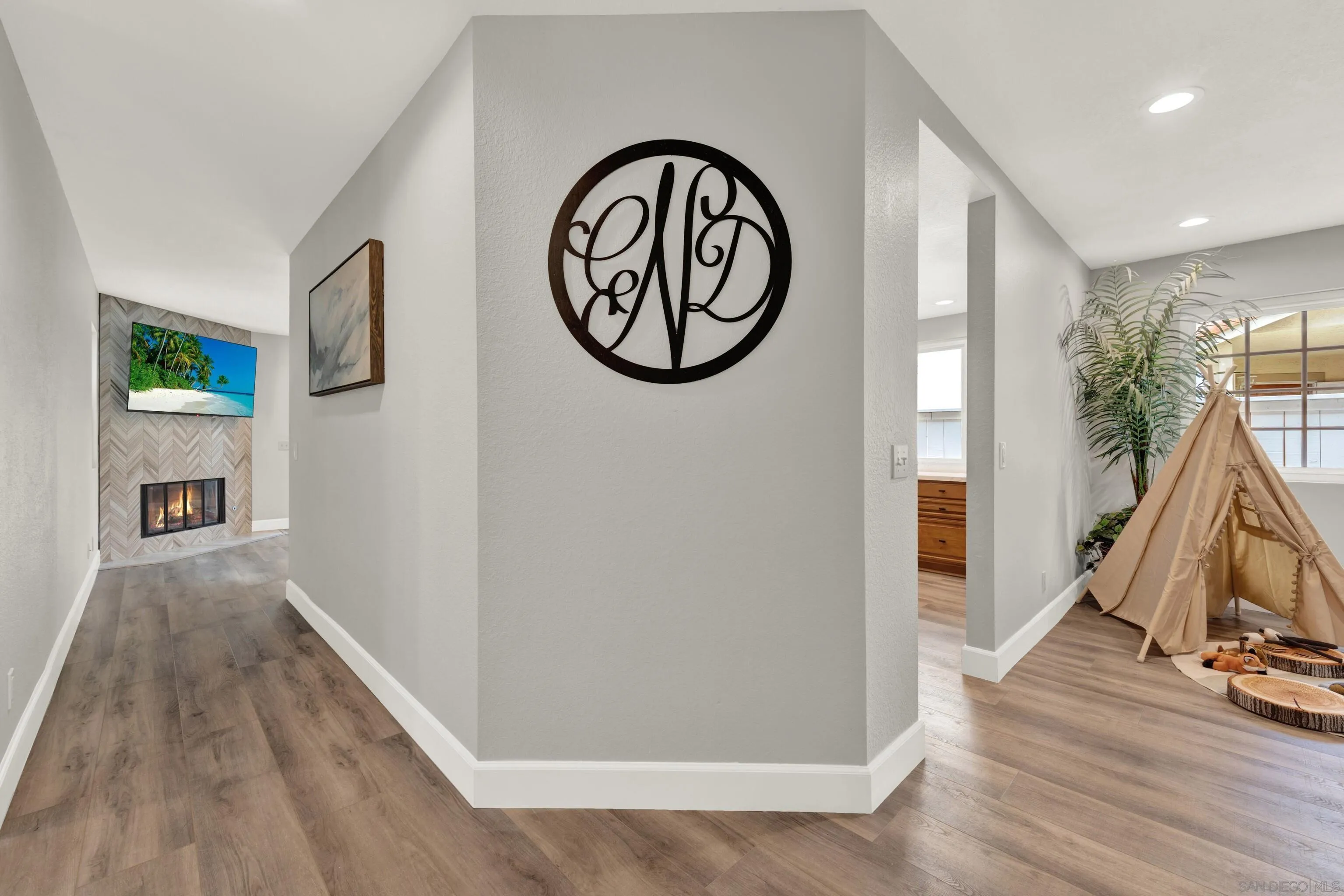 https://cdn.realtyfeed.com/cdn/127/260008040/1fd2cd4c3fc8c1aafac5b773c25f0f10.webp