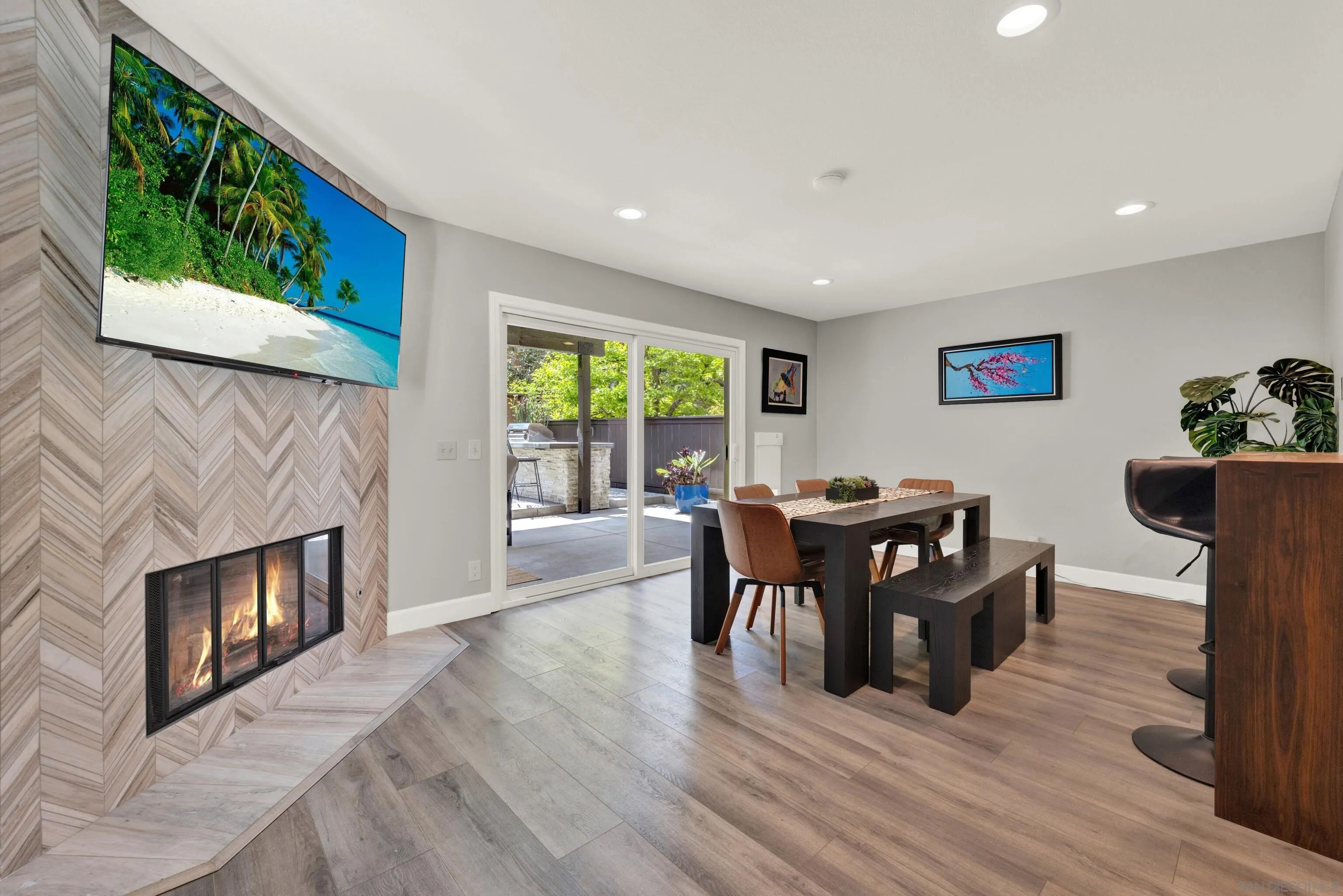 https://cdn.realtyfeed.com/cdn/127/260008040/33cc5fb1b6991591d2410661105b7e74.webp