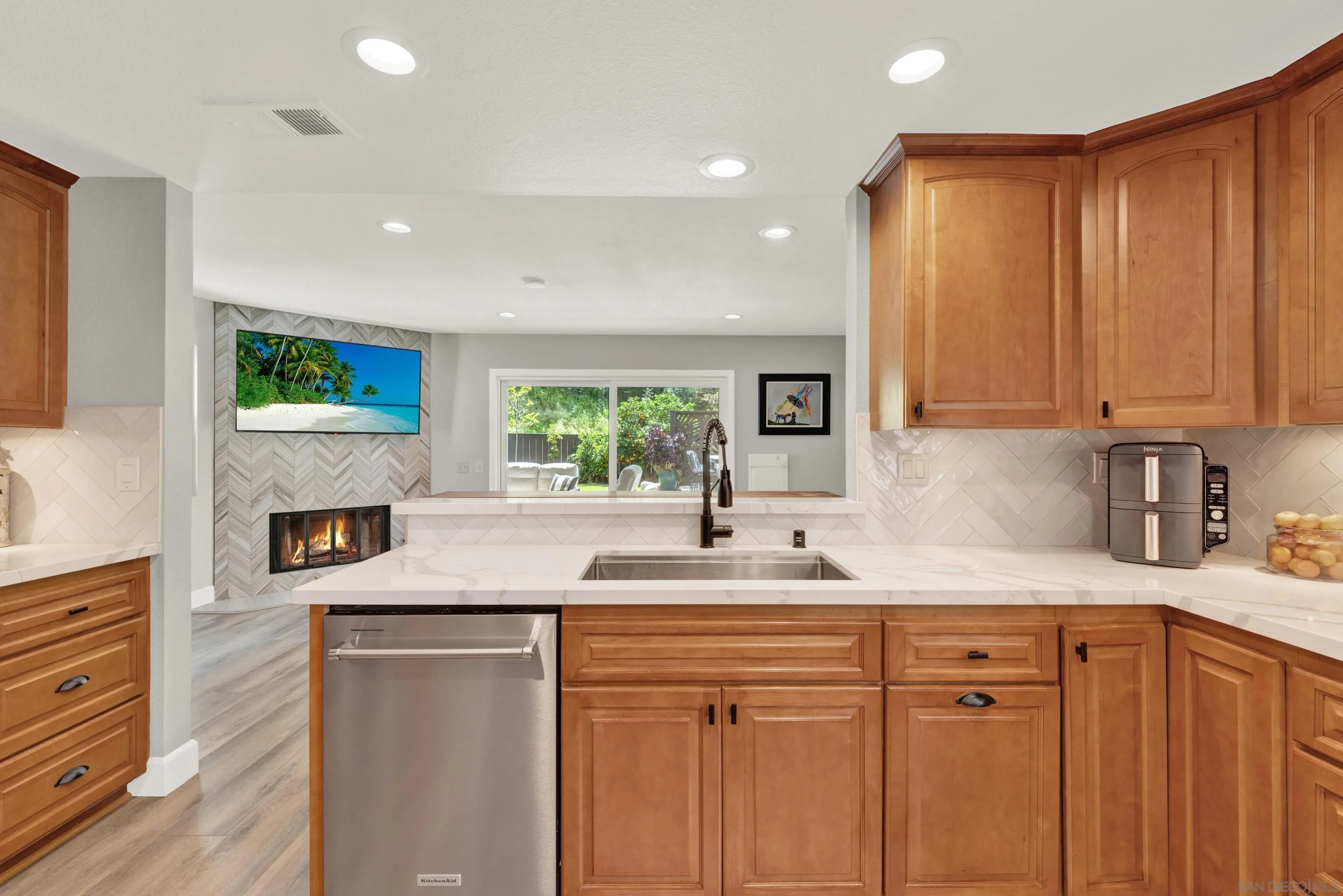 https://cdn.realtyfeed.com/cdn/127/260008040/467ff6d947b8ee09570b54a22b053e86.webp