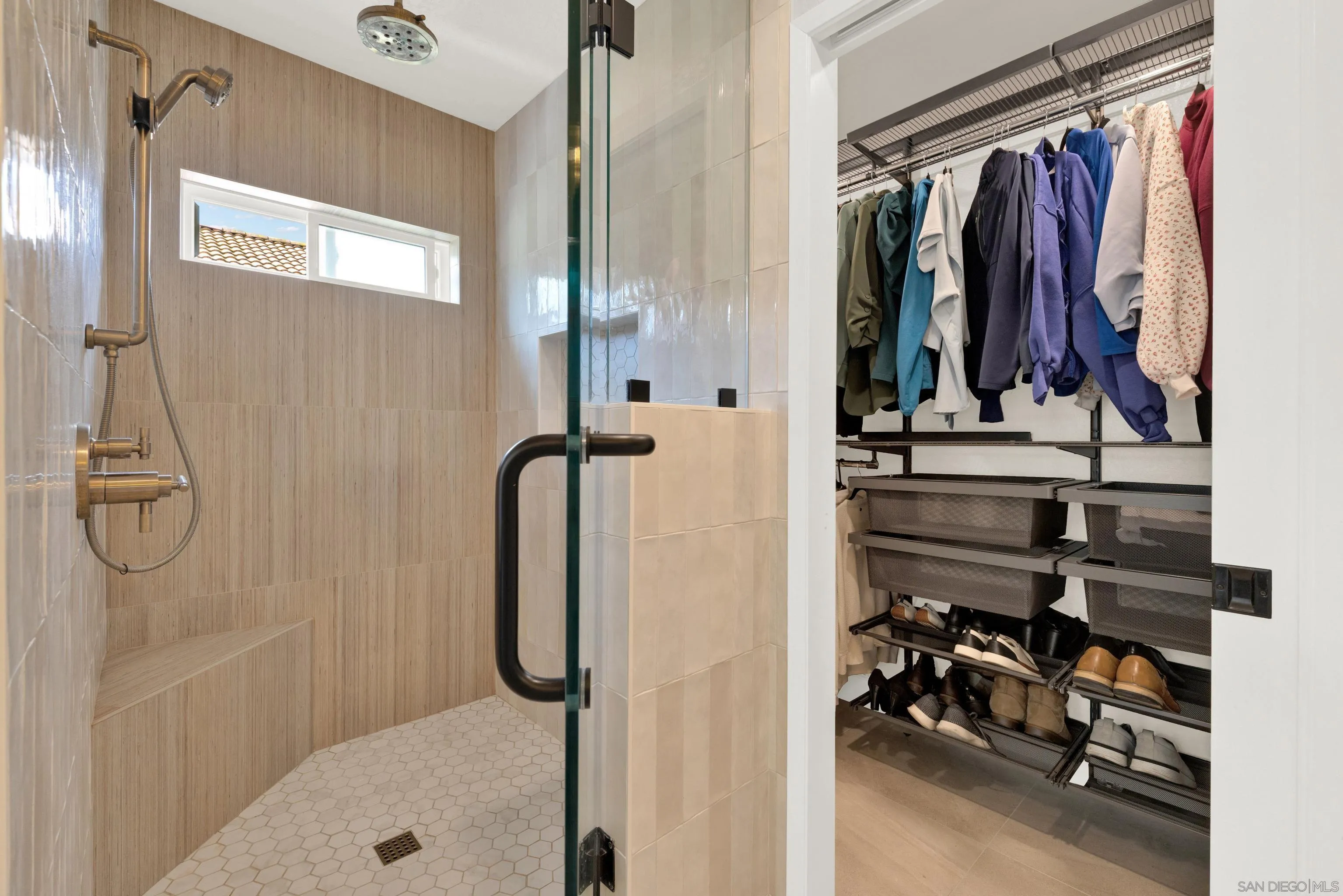https://cdn.realtyfeed.com/cdn/127/260008040/890464869c82c2d9b1c324e846fce354.webp