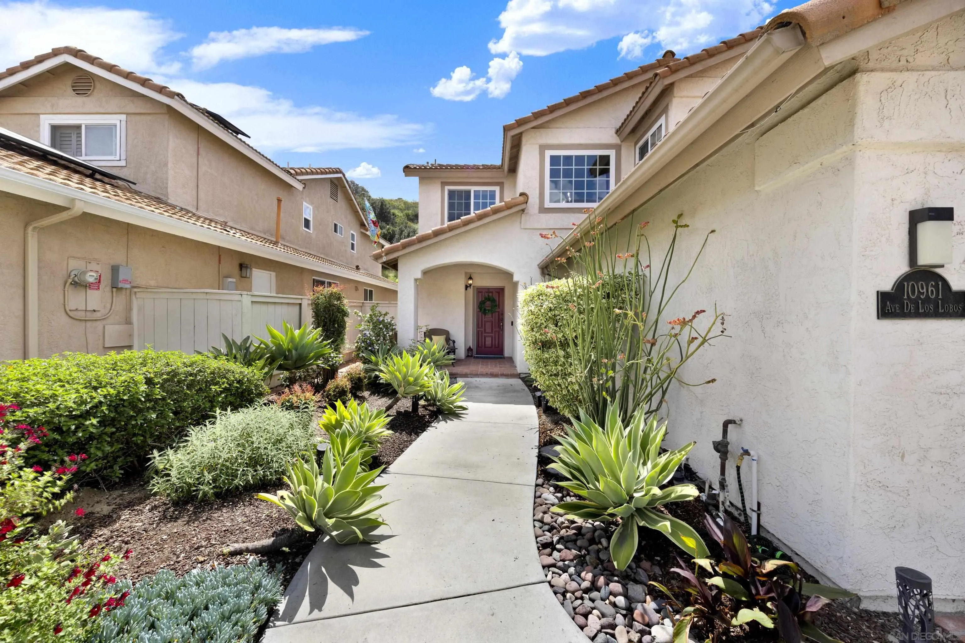 https://cdn.realtyfeed.com/cdn/127/260008040/fd7f46f637519b1fd175f66d97e30b65.webp