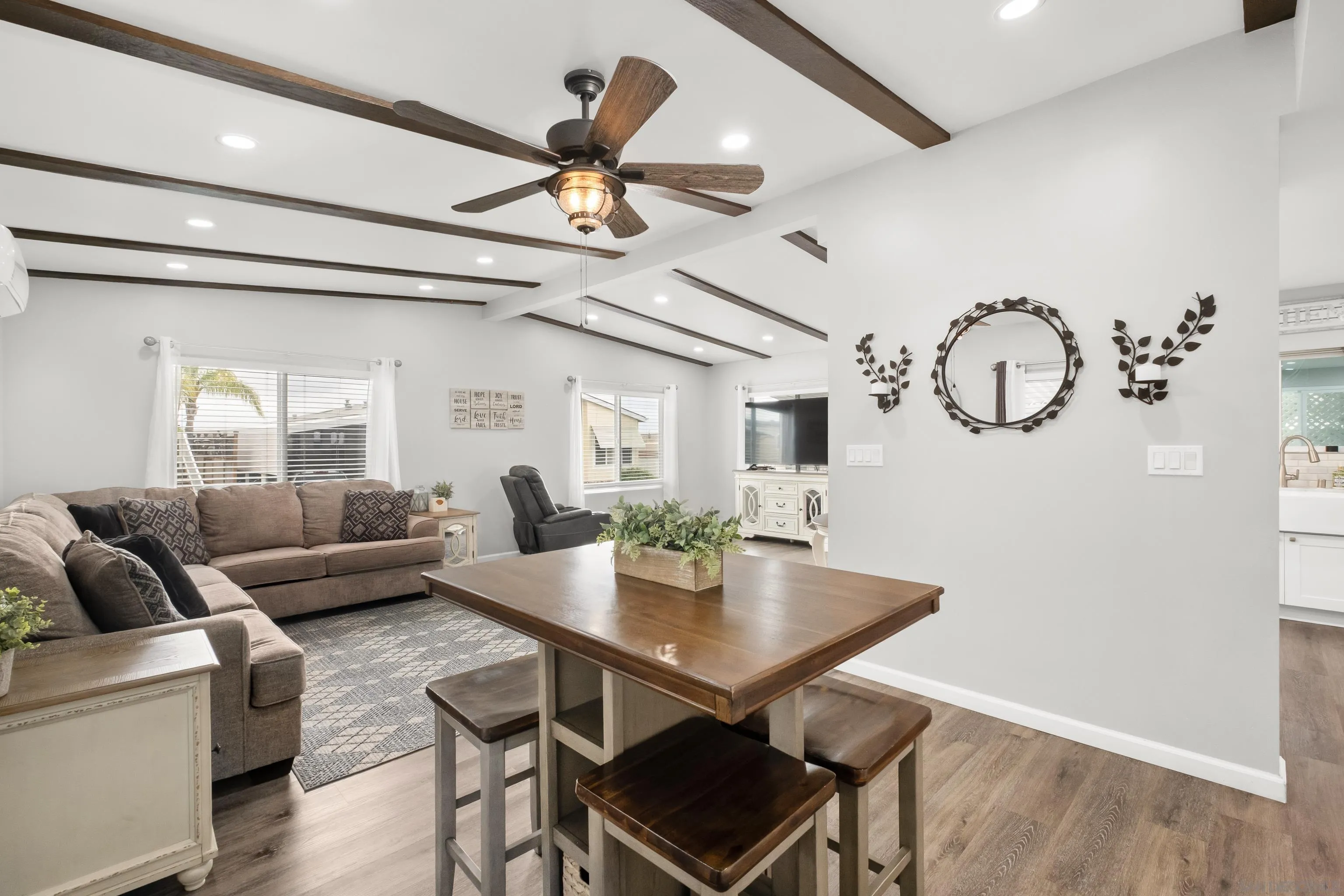 https://cdn.realtyfeed.com/cdn/127/260008043/4ae605234b576dbb6826cc6d9961d23a.webp