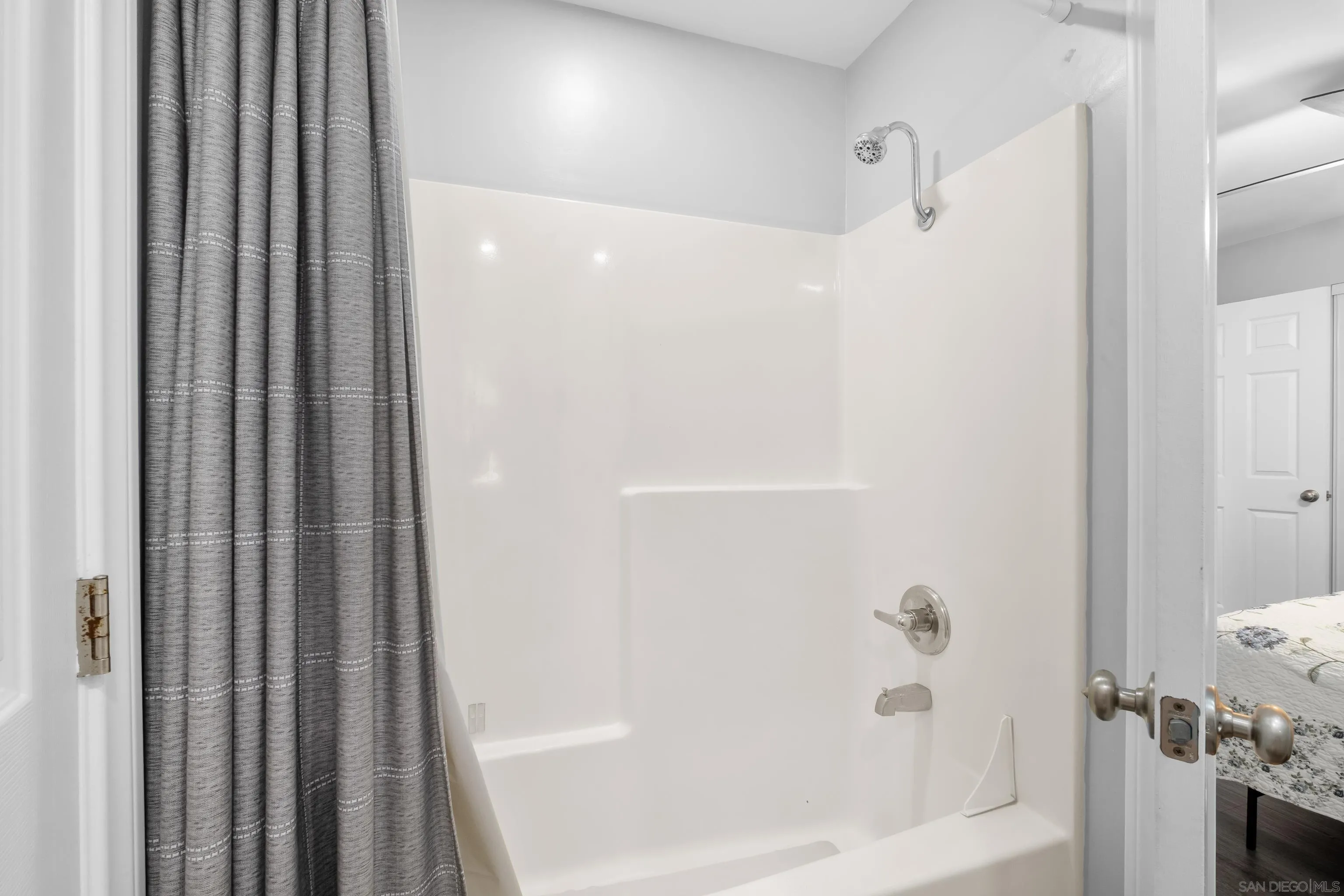https://cdn.realtyfeed.com/cdn/127/260008043/fa6144699023644603d67f1552e59d54.webp