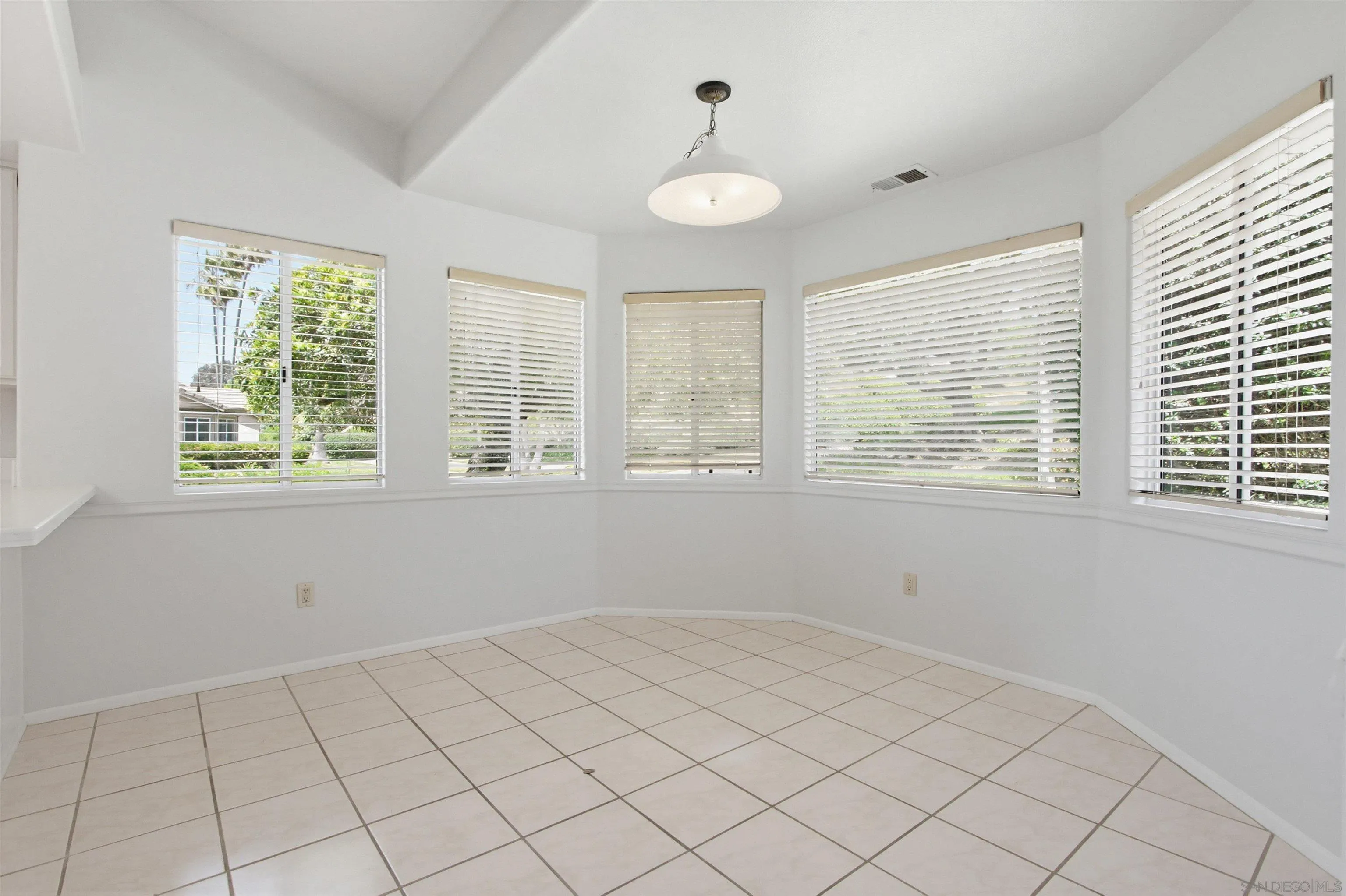 https://cdn.realtyfeed.com/cdn/127/260008044/2b42f77ee22282ed3de224f08402bb0d.webp